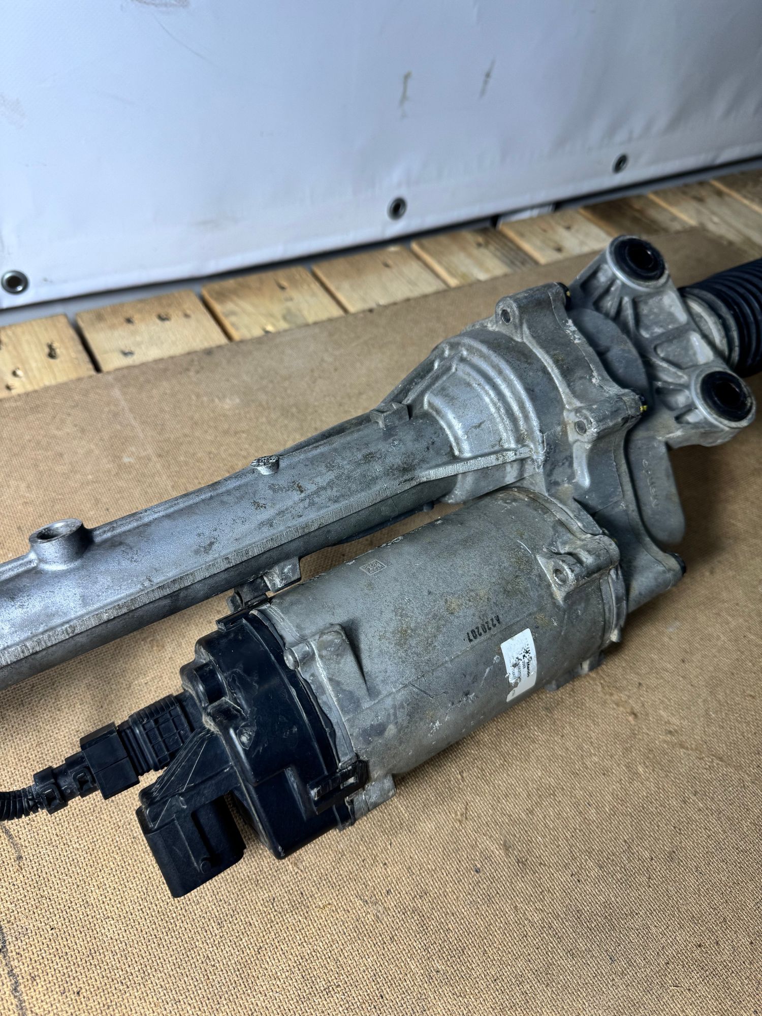 https://ycs.partsauto.market/partsauto-images/thmbs/userImages/184a1788b1ef29d1523366422912a882/part/4daa8fe1-4ba9-4b1a-a416-0ace1a68ef79_1789296159408.jpg