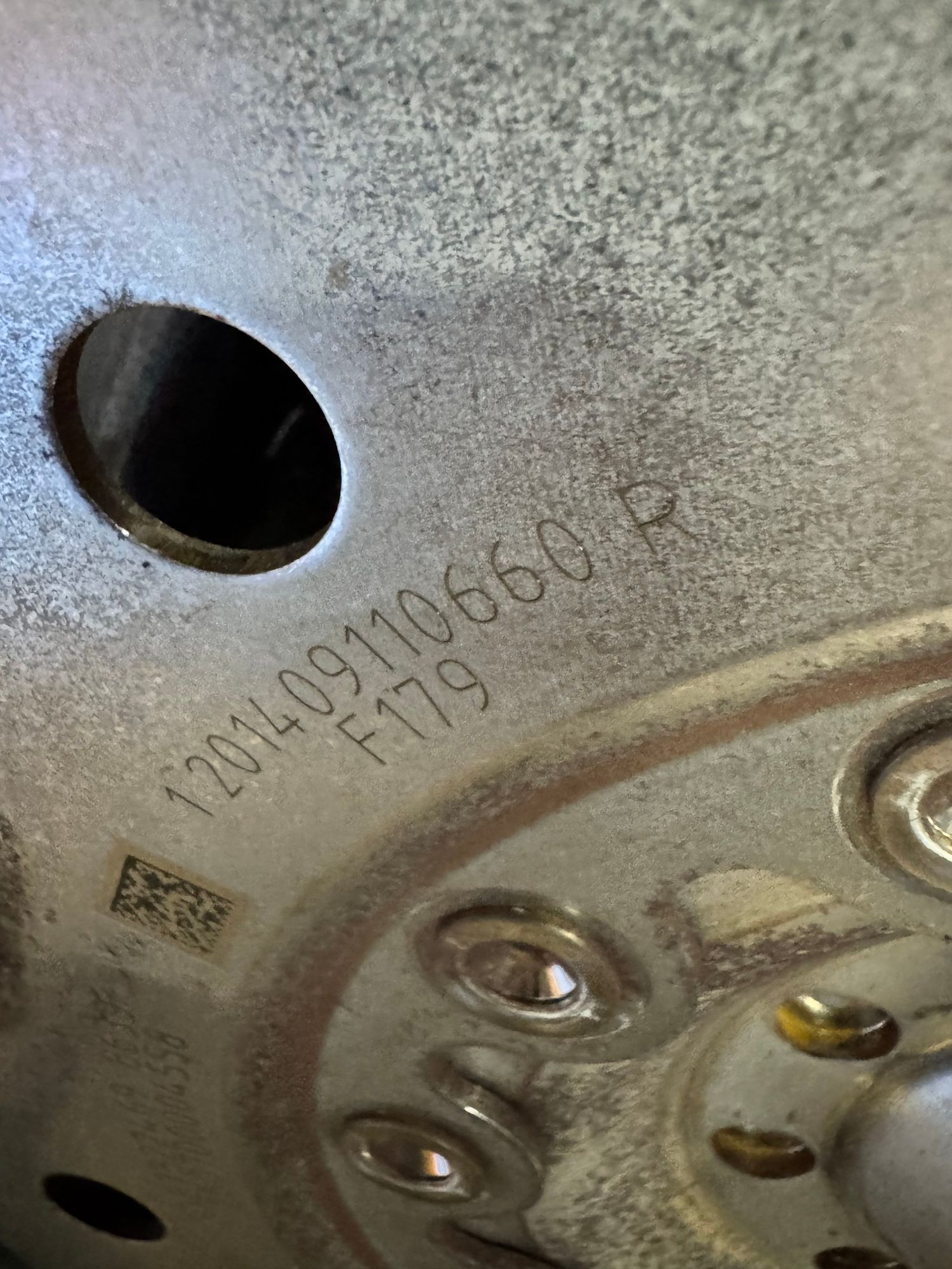 https://ycs.partsauto.market/partsauto-images/thmbs/userImages/184a1788b1ef29d1523366422912a882/part/5cacd347-2171-4da1-b624-05fe2fe9158e_1789294923846.jpg