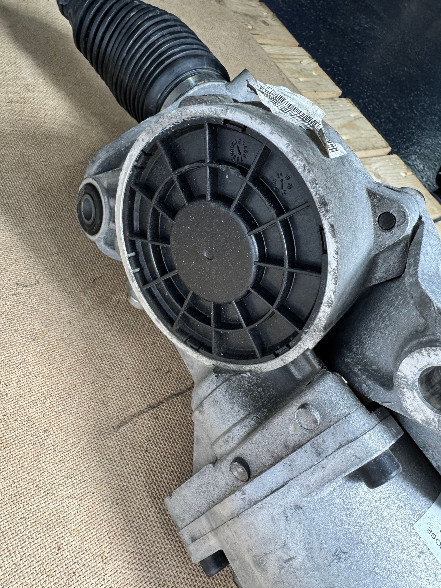 https://ycs.partsauto.market/partsauto-images/thmbs/userImages/184a1788b1ef29d1523366422912a882/part/b25f7942-f8b3-41d0-809d-d0b244604fa1_1789297525511.jpg