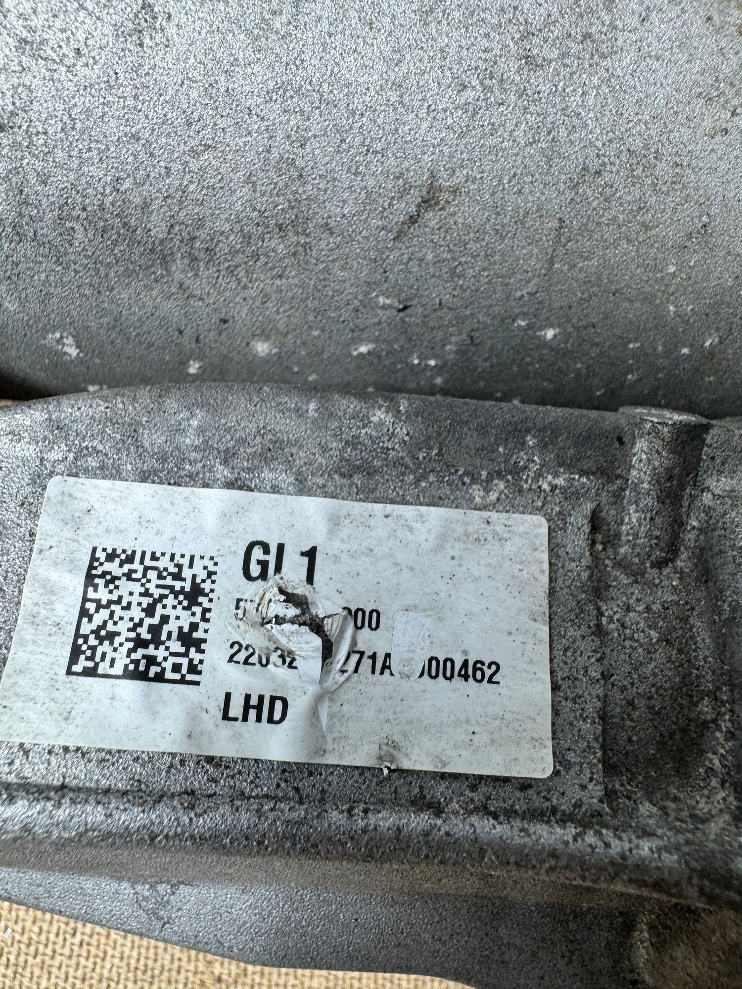 https://ycs.partsauto.market/partsauto-images/thmbs/userImages/184a1788b1ef29d1523366422912a882/part/bf67f01d-684f-4404-9da9-914eafa46157_1789296148752.jpg