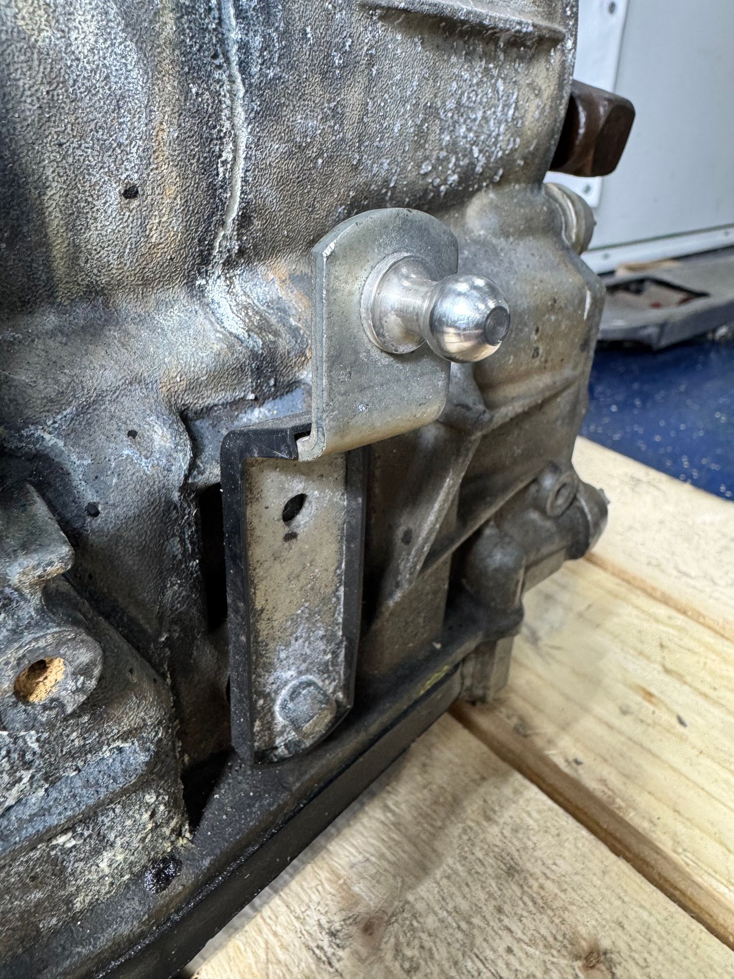https://ycs.partsauto.market/partsauto-images/thmbs/userImages/184a1788b1ef29d1523366422912a882/part/cd12f0ed-c19b-48a9-b16f-bb9b0703420a_1789291403490.jpg