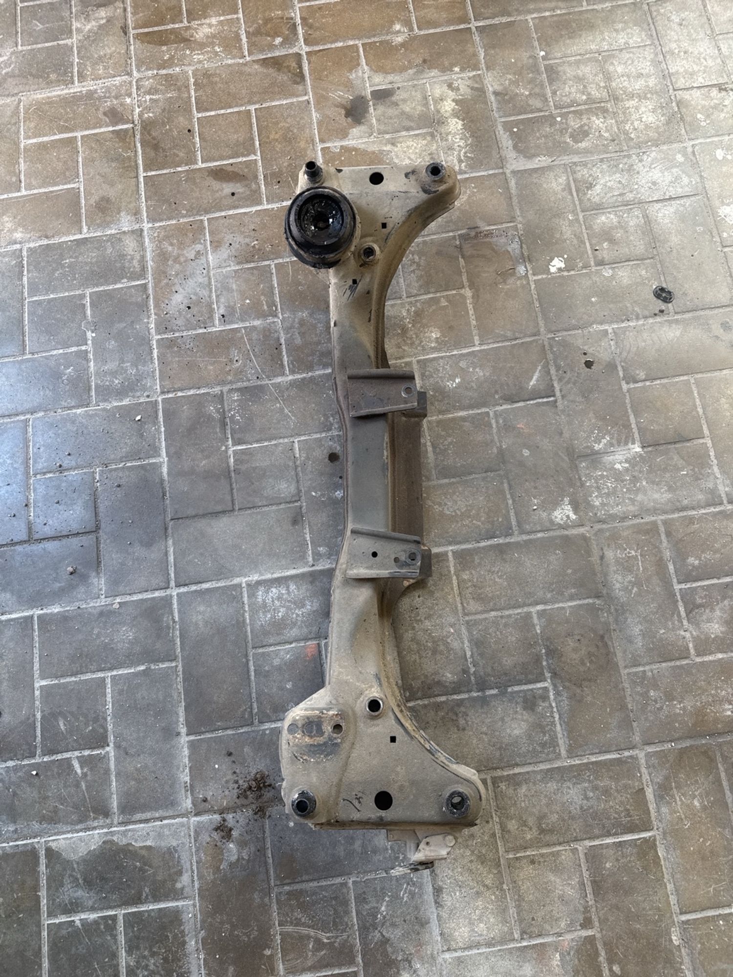 https://ycs.partsauto.market/partsauto-images/thmbs/userImages/1bf712eea6522467ebc9f620e3ae6eb6/part/4ac12663-ca07-45f2-9406-77a69d2e14e2_1785154785296.jpg