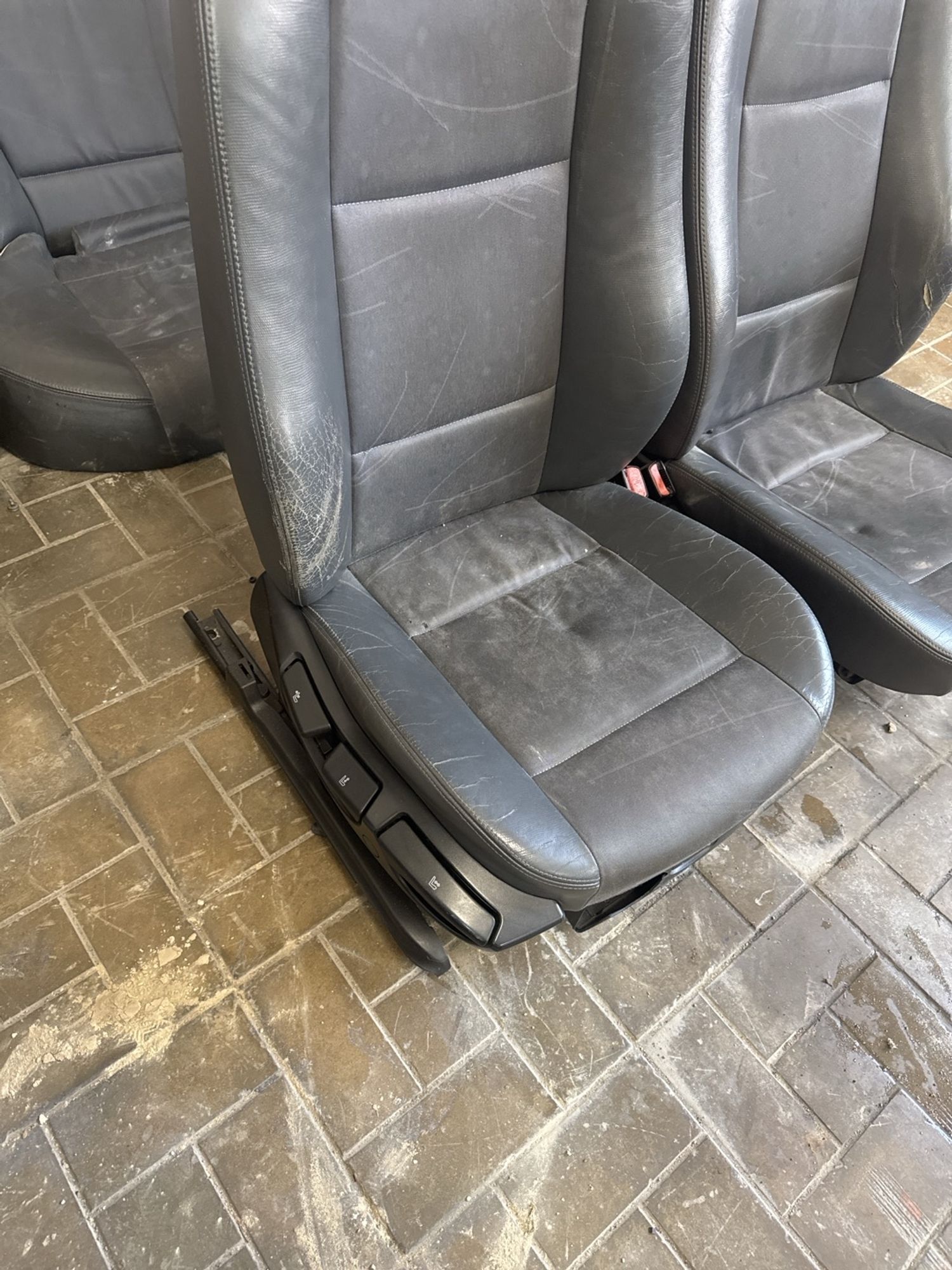 https://ycs.partsauto.market/partsauto-images/thmbs/userImages/1bf712eea6522467ebc9f620e3ae6eb6/part/b3ea42c9-363a-4774-be4b-ee0fe8b73c93_1785141387725.jpg