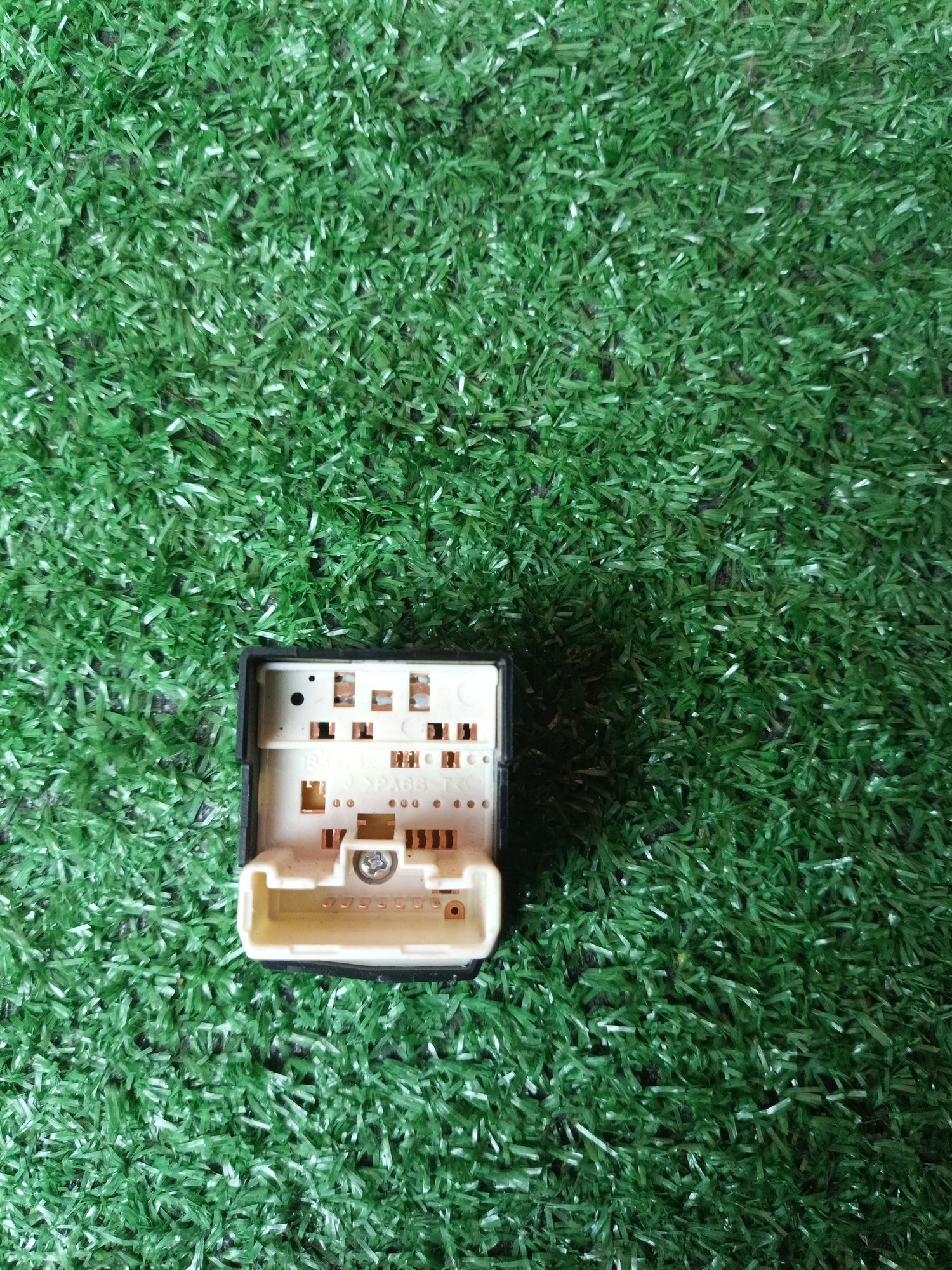 https://ycs.partsauto.market/partsauto-images/thmbs/userImages/1c5595de565db765828c5e2119b960c6/part/70541d69-3480-4df9-817b-6491d5e30d70_1714387276057.jpg
