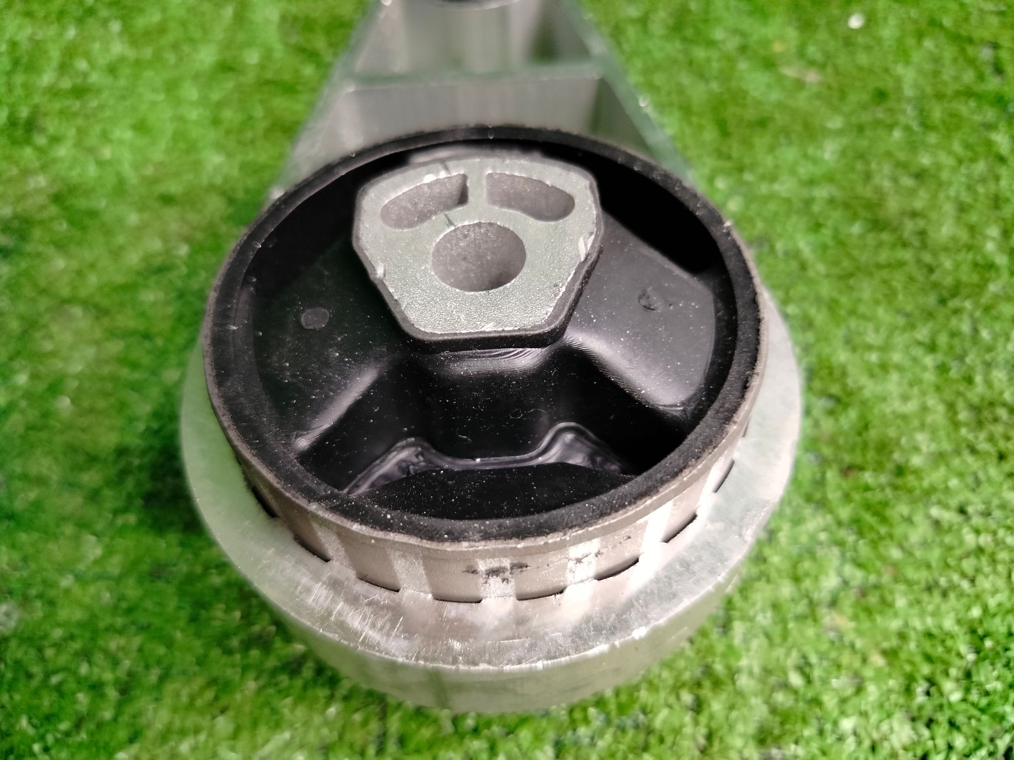 https://ycs.partsauto.market/partsauto-images/thmbs/userImages/1f817407dabcad2ed99afbaebcb7863e/part/545d3d0c-1a31-4227-b555-ede8e7dd146c_1785761498091.jpg