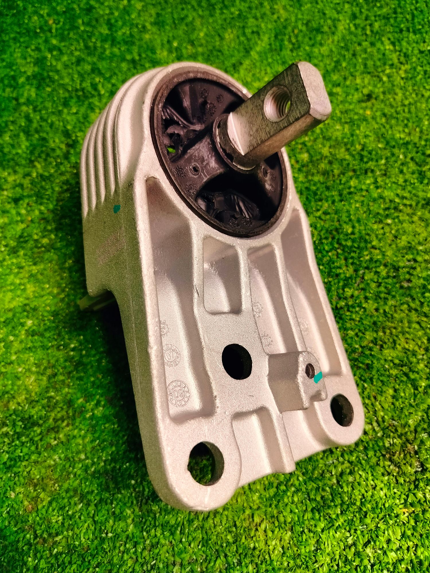 https://ycs.partsauto.market/partsauto-images/thmbs/userImages/1f817407dabcad2ed99afbaebcb7863e/part/5a284647-c46c-4210-aefc-ba97f5c04b0b_1785760533425.jpg