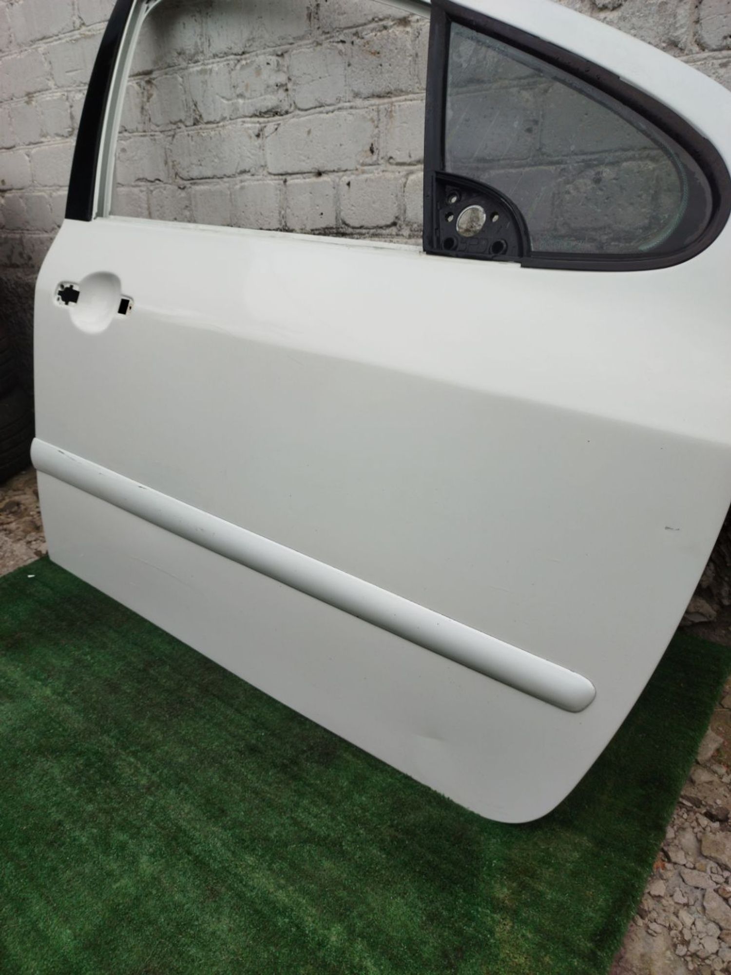 https://ycs.partsauto.market/partsauto-images/thmbs/userImages/2083c2a62fd034e59038f15de4c6b061/part/160defe2-4361-4522-87e5-8782a31a7e03_1779369682814.jpg