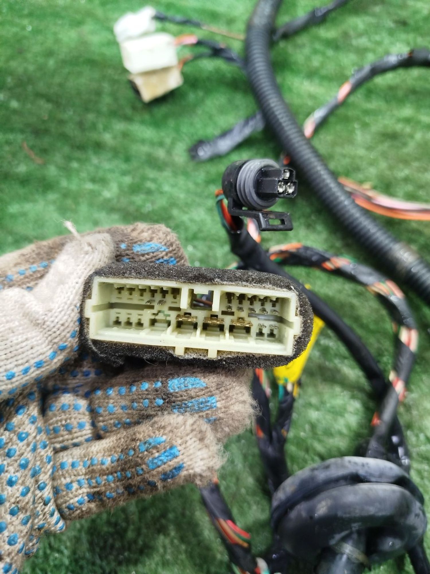 https://ycs.partsauto.market/partsauto-images/thmbs/userImages/2083c2a62fd034e59038f15de4c6b061/part/240532b4-0ae6-4947-8a2f-13f78fd8d275_1780048733441.jpg