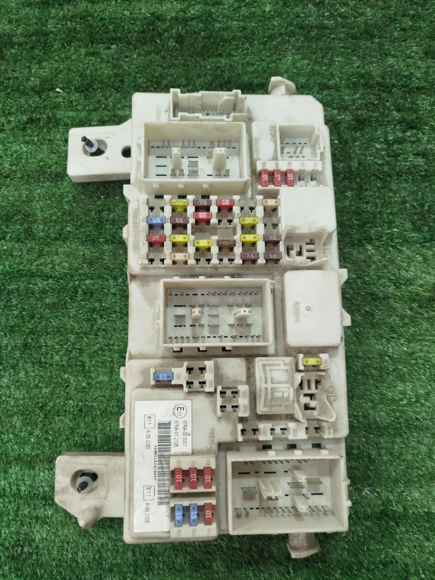https://ycs.partsauto.market/partsauto-images/thmbs/userImages/2083c2a62fd034e59038f15de4c6b061/part/27336cad-93f5-4f99-a965-affca755c84c_1785750567358.jpg