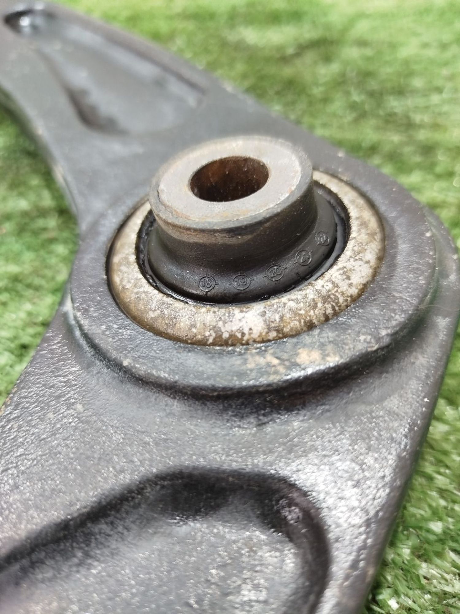 https://ycs.partsauto.market/partsauto-images/thmbs/userImages/2083c2a62fd034e59038f15de4c6b061/part/55b0e7a5-a9af-4648-bf8f-0dc42adde2b1_1779126546710.jpg