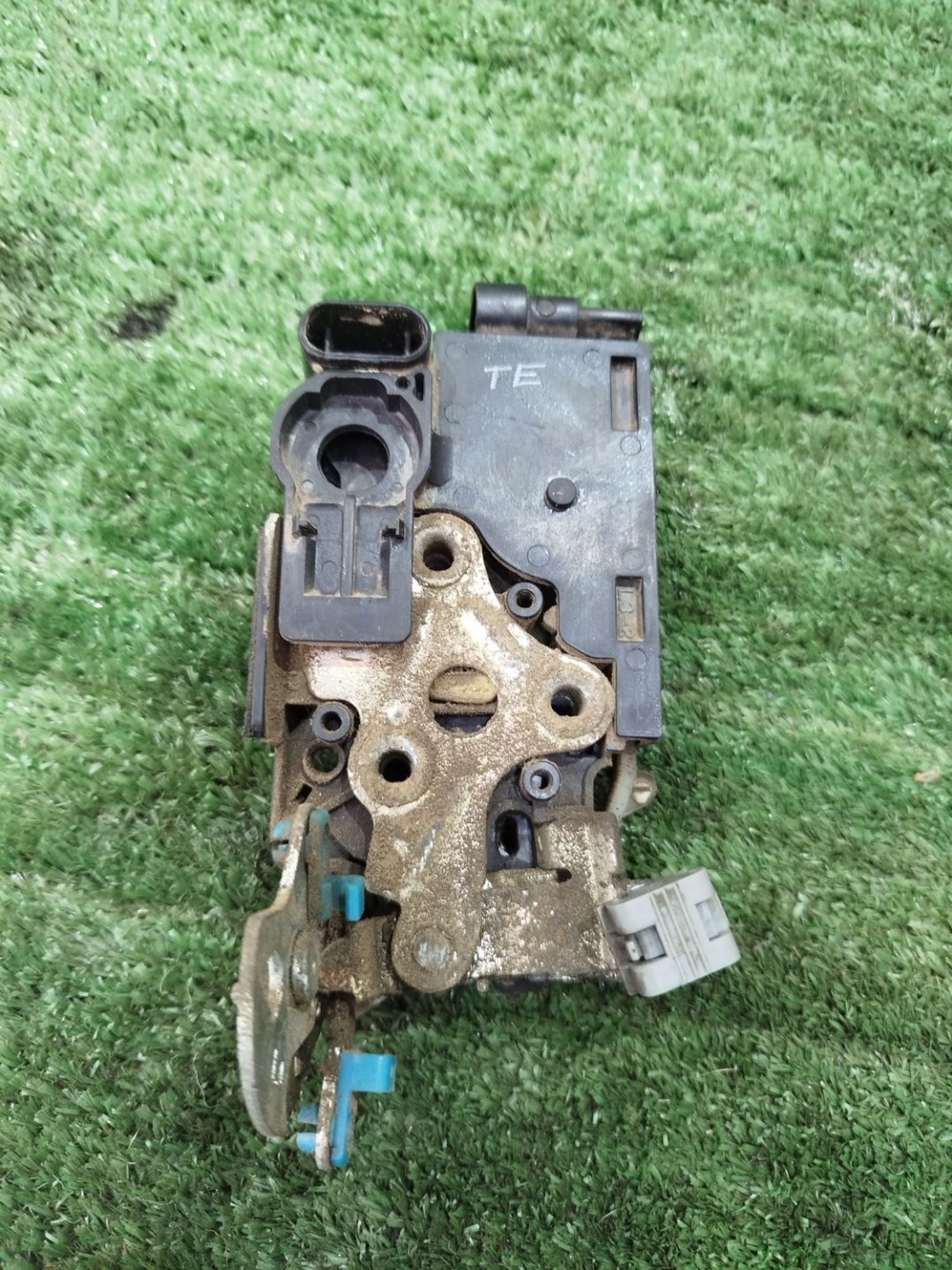 https://ycs.partsauto.market/partsauto-images/thmbs/userImages/2083c2a62fd034e59038f15de4c6b061/part/55f76080-8f86-48fd-8dea-87d387705d23_1780054119989.jpg