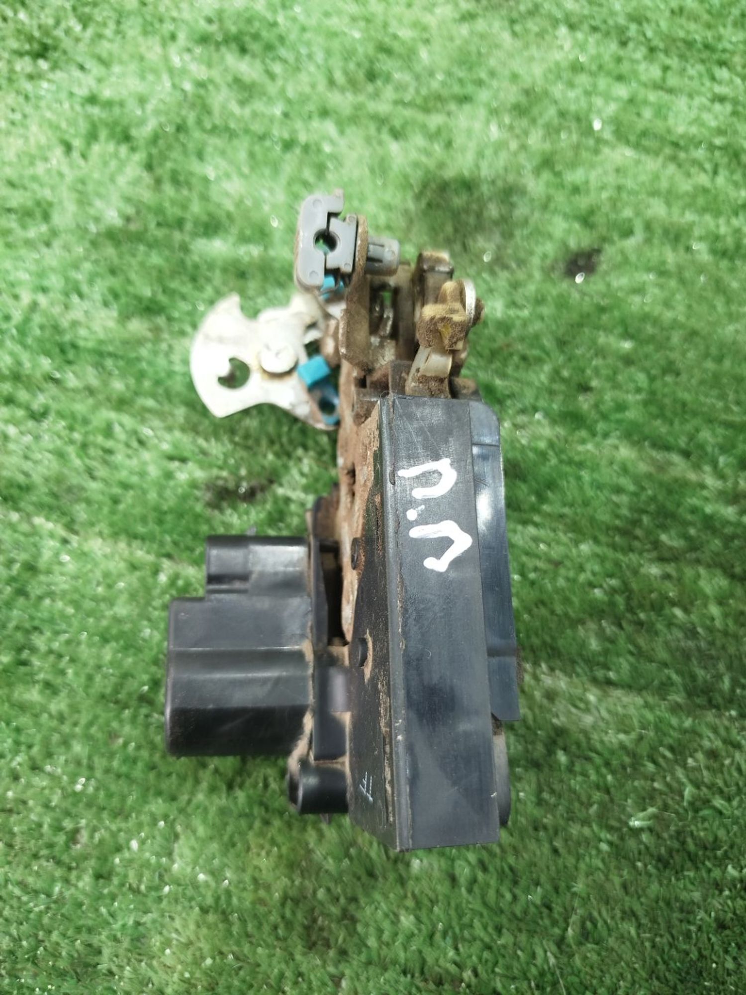 https://ycs.partsauto.market/partsauto-images/thmbs/userImages/2083c2a62fd034e59038f15de4c6b061/part/584a2b5c-5d02-4cc5-9397-fc746b588481_1780054276395.jpg