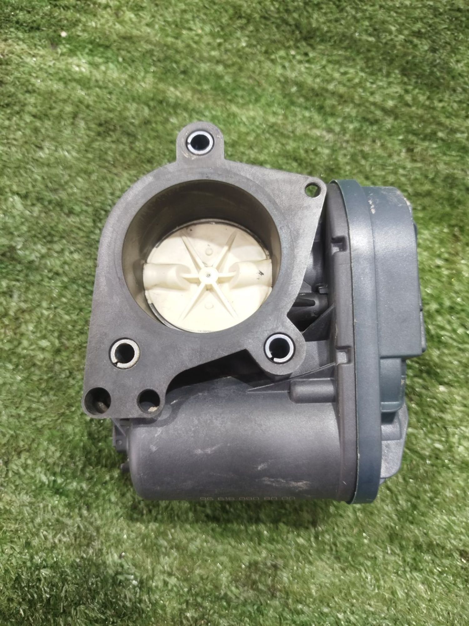 https://ycs.partsauto.market/partsauto-images/thmbs/userImages/2083c2a62fd034e59038f15de4c6b061/part/6528b446-39e7-450a-8a15-36a7f111c231_1779302756923.jpg