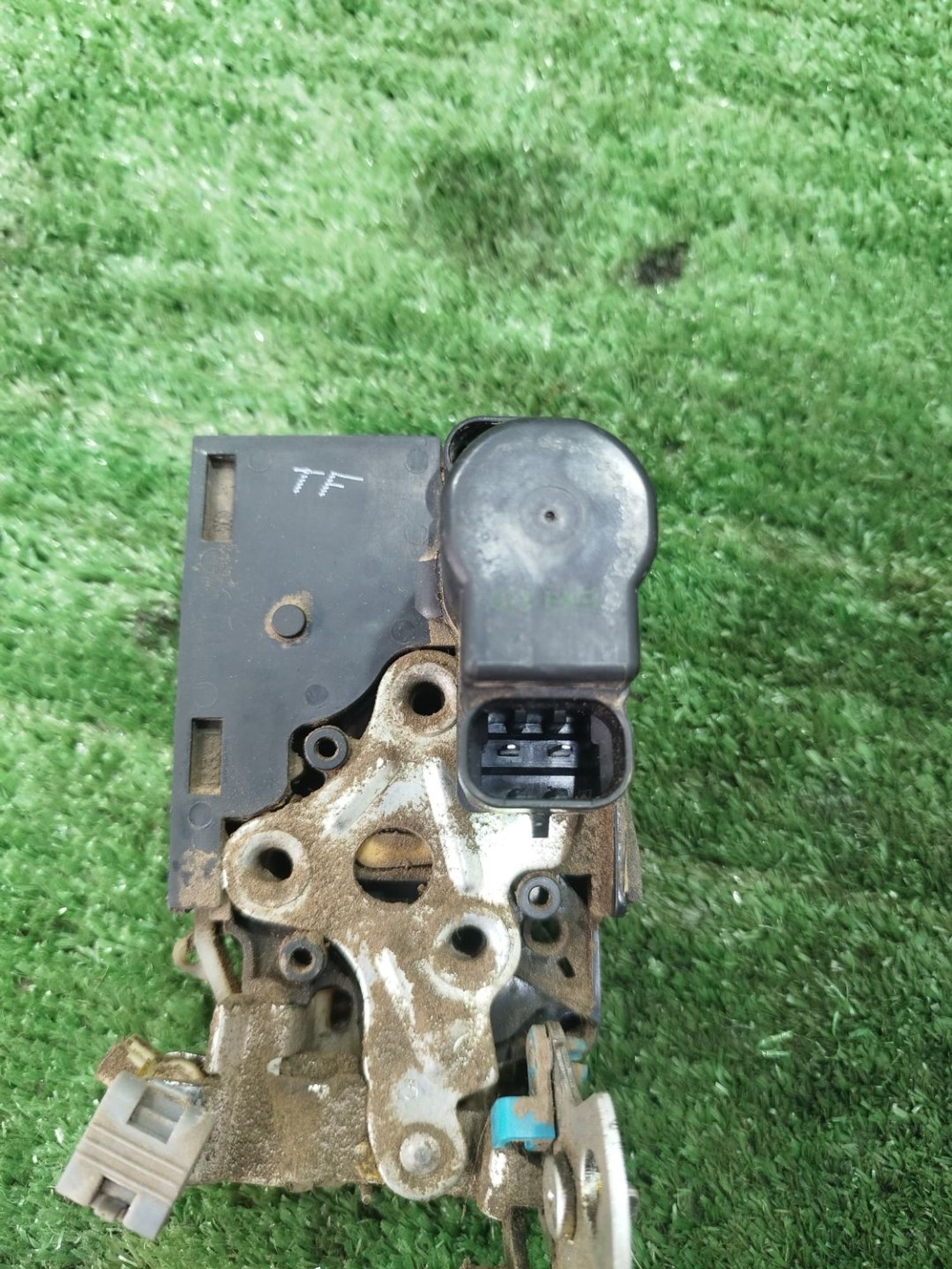 https://ycs.partsauto.market/partsauto-images/thmbs/userImages/2083c2a62fd034e59038f15de4c6b061/part/671cb3fa-7885-4bf8-81f5-f3a657fb2cbe_1780054278037.jpg