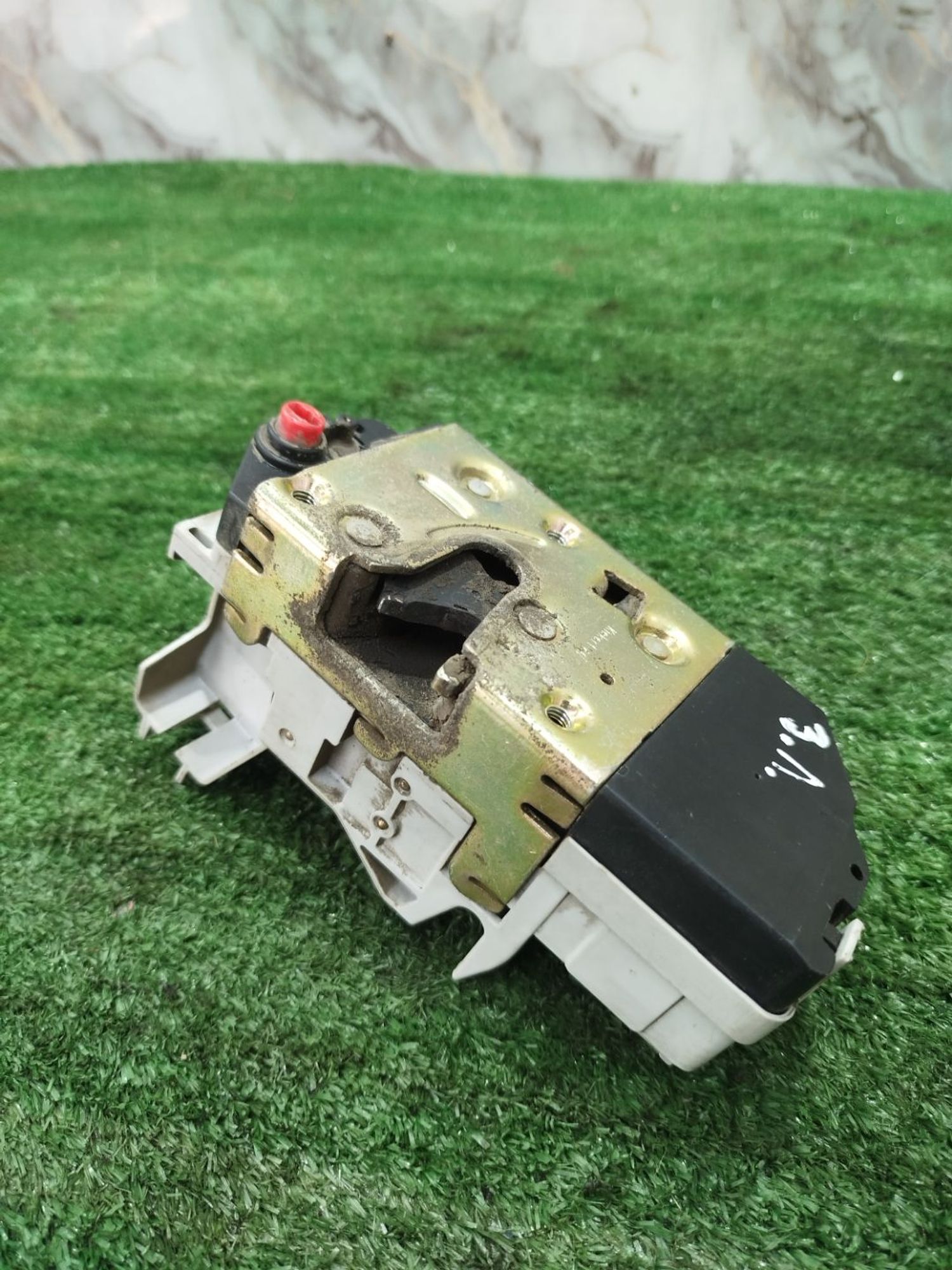 https://ycs.partsauto.market/partsauto-images/thmbs/userImages/2083c2a62fd034e59038f15de4c6b061/part/75464959-121a-412f-939d-322b75251254_1779369317324.jpg