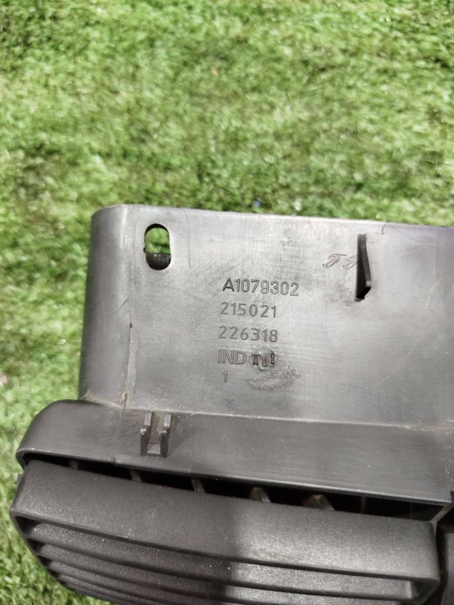 https://ycs.partsauto.market/partsauto-images/thmbs/userImages/2083c2a62fd034e59038f15de4c6b061/part/76edb9b4-6f8d-4f65-91c5-725b2f183e7a_1779873339797.jpg