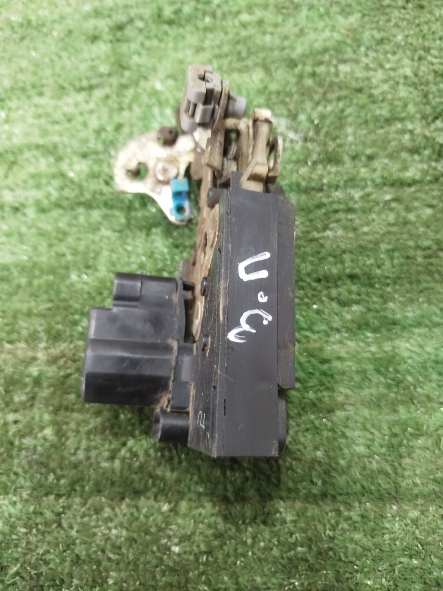 https://ycs.partsauto.market/partsauto-images/thmbs/userImages/2083c2a62fd034e59038f15de4c6b061/part/797d24d4-fcd3-432e-97fd-43627df33fe7_1780054010880.jpg