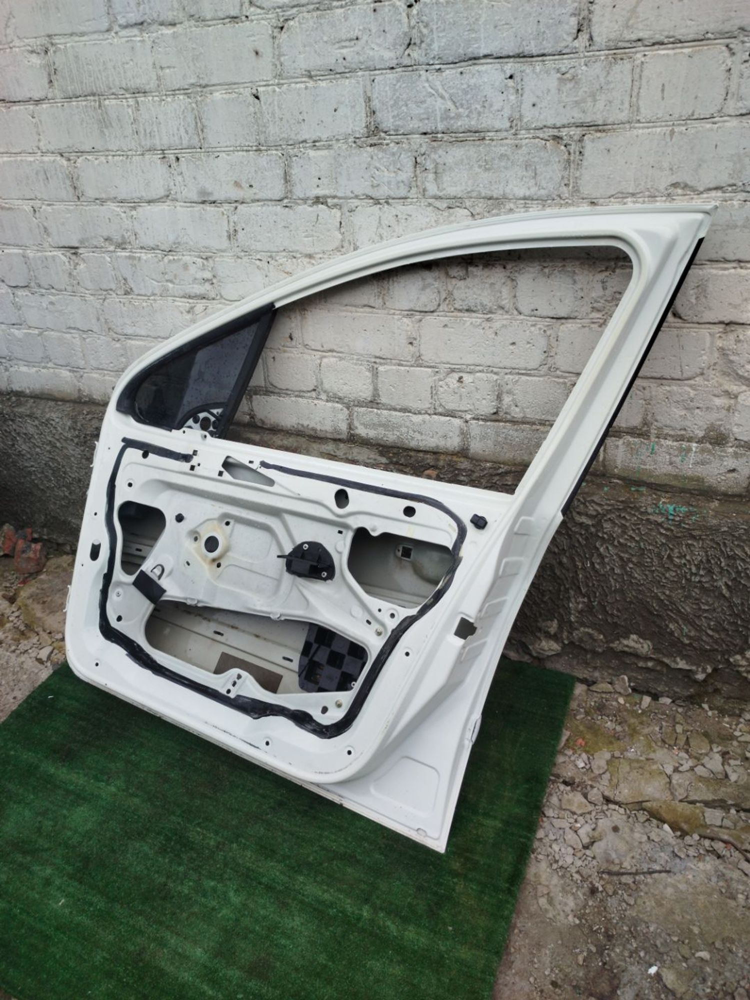 https://ycs.partsauto.market/partsauto-images/thmbs/userImages/2083c2a62fd034e59038f15de4c6b061/part/7be35ec8-36a3-404c-8dca-4acd93873c53_1779369692585.jpg