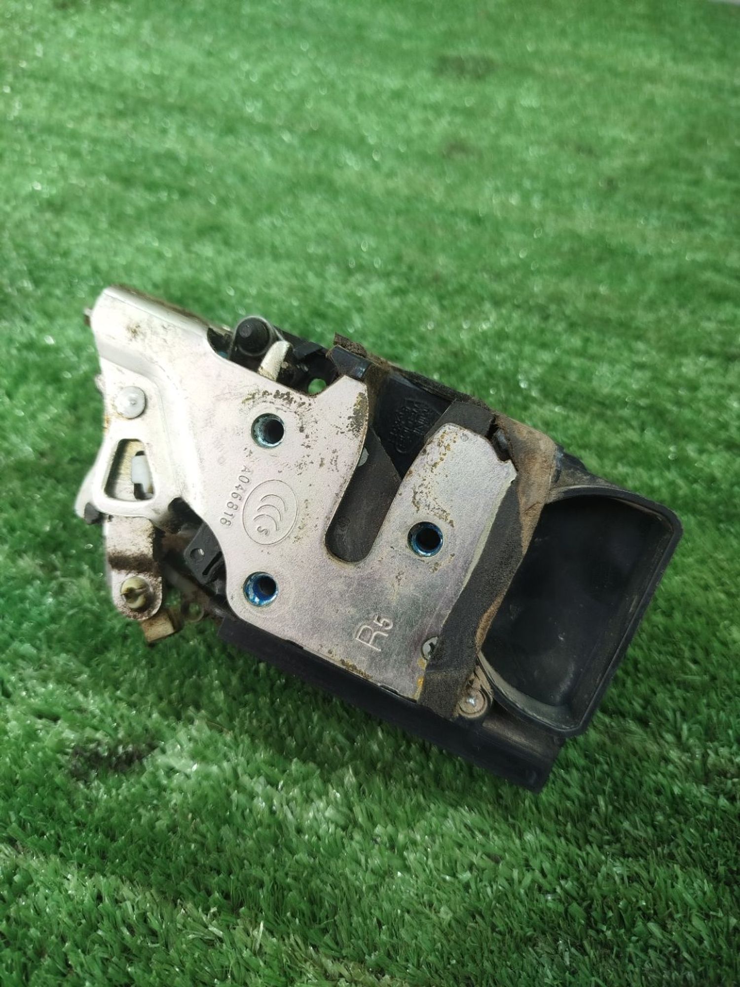 https://ycs.partsauto.market/partsauto-images/thmbs/userImages/2083c2a62fd034e59038f15de4c6b061/part/88287f3f-f1ff-4d76-b752-cb36b532a3b3_1780054274035.jpg