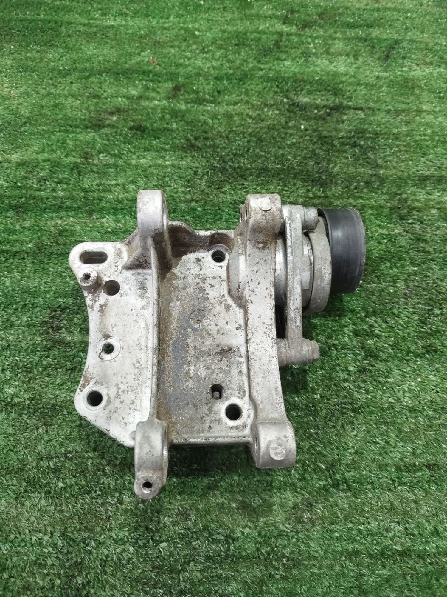 https://ycs.partsauto.market/partsauto-images/thmbs/userImages/2083c2a62fd034e59038f15de4c6b061/part/8a604f85-2a14-43ef-a289-2e835167486e_1779875094295.jpg
