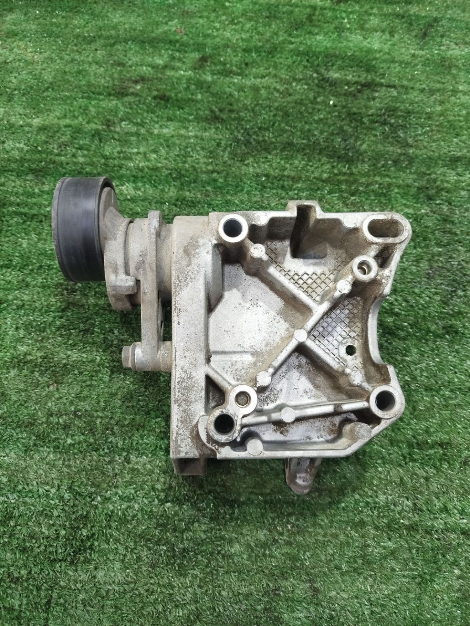 https://ycs.partsauto.market/partsauto-images/thmbs/userImages/2083c2a62fd034e59038f15de4c6b061/part/986e06ee-b103-4bf0-a25e-4f2b7b185b56_1779875096352.jpg