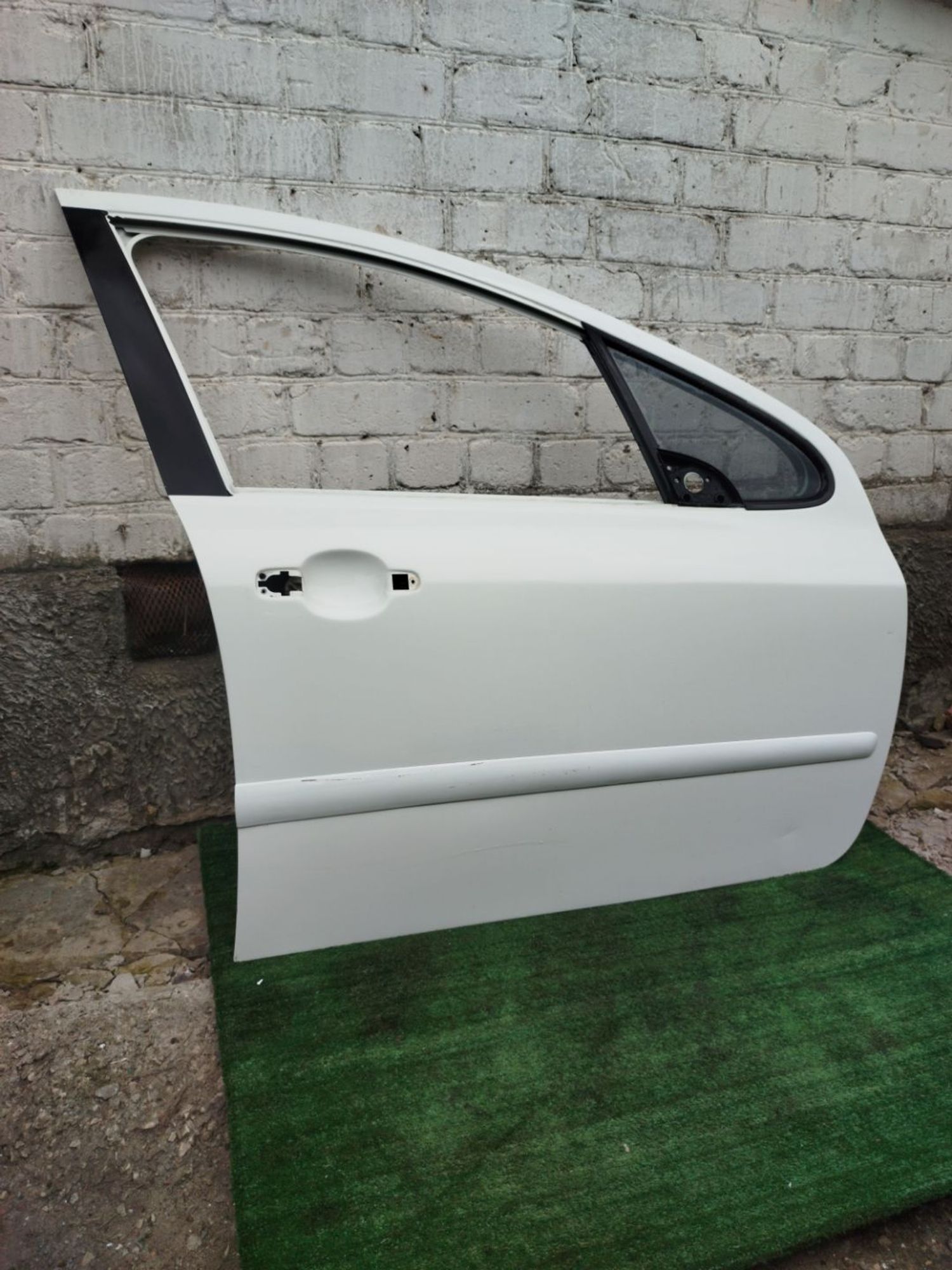 https://ycs.partsauto.market/partsauto-images/thmbs/userImages/2083c2a62fd034e59038f15de4c6b061/part/9908c422-3c68-4569-895d-ffa97d52af63_1779369680078.jpg