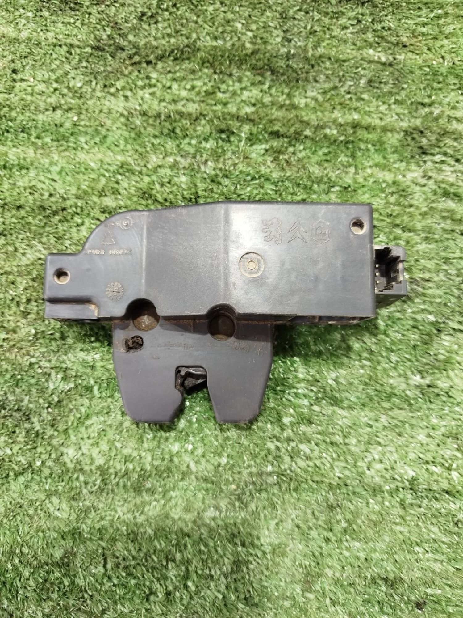 https://ycs.partsauto.market/partsauto-images/thmbs/userImages/2083c2a62fd034e59038f15de4c6b061/part/a0f8d845-7dd5-4cbd-b4f0-a851c39e191b_1779370426930.jpg