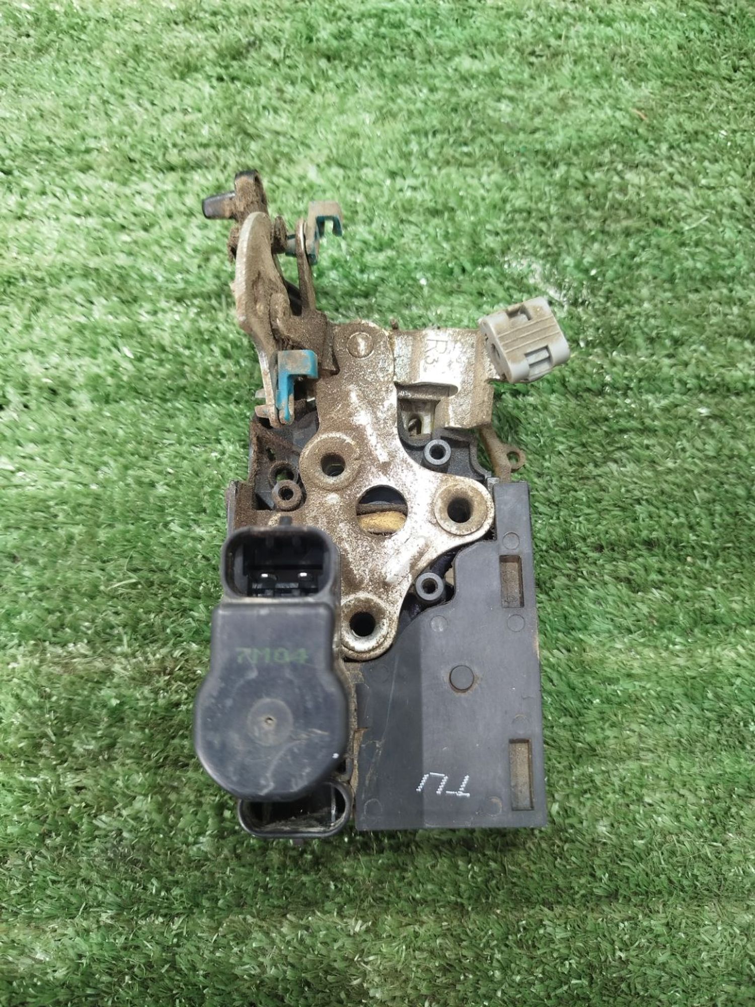 https://ycs.partsauto.market/partsauto-images/thmbs/userImages/2083c2a62fd034e59038f15de4c6b061/part/a276a6e9-a801-4b59-bc1f-c1e181f2e3fa_1780054008555.jpg