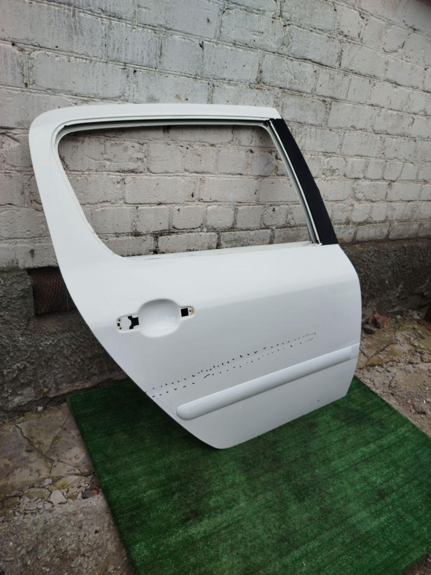https://ycs.partsauto.market/partsauto-images/thmbs/userImages/2083c2a62fd034e59038f15de4c6b061/part/b5a5af10-9460-4daa-83d5-2b0cb33ce02b_1779369846038.jpg