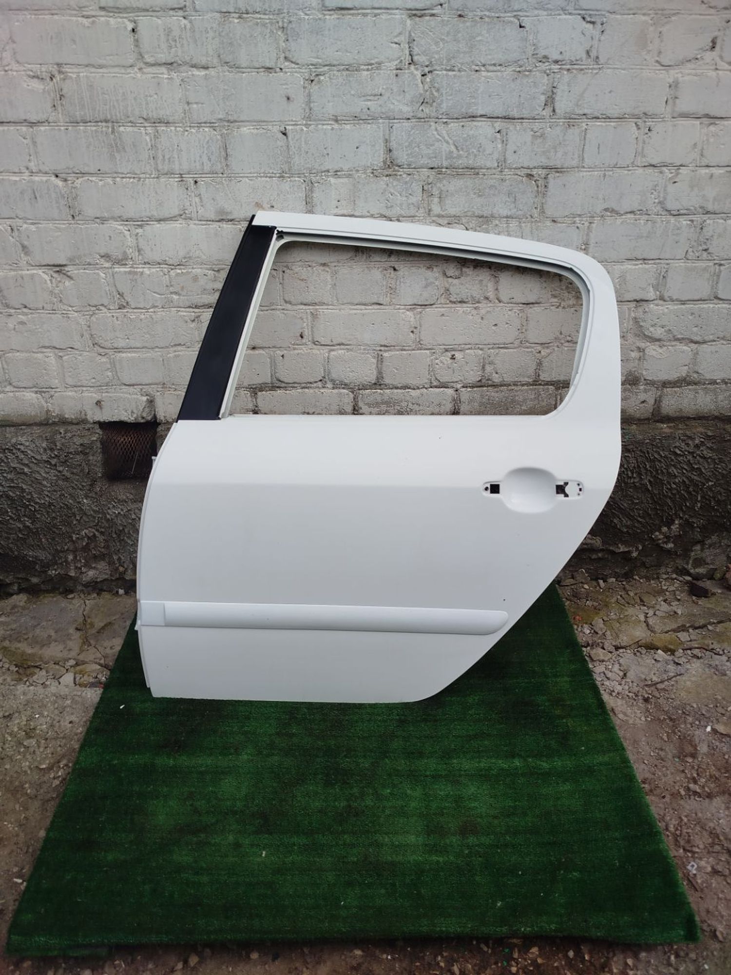 https://ycs.partsauto.market/partsauto-images/thmbs/userImages/2083c2a62fd034e59038f15de4c6b061/part/b605e9fa-e628-4db1-8e71-3f1bcc3119ed_1779369765375.jpg