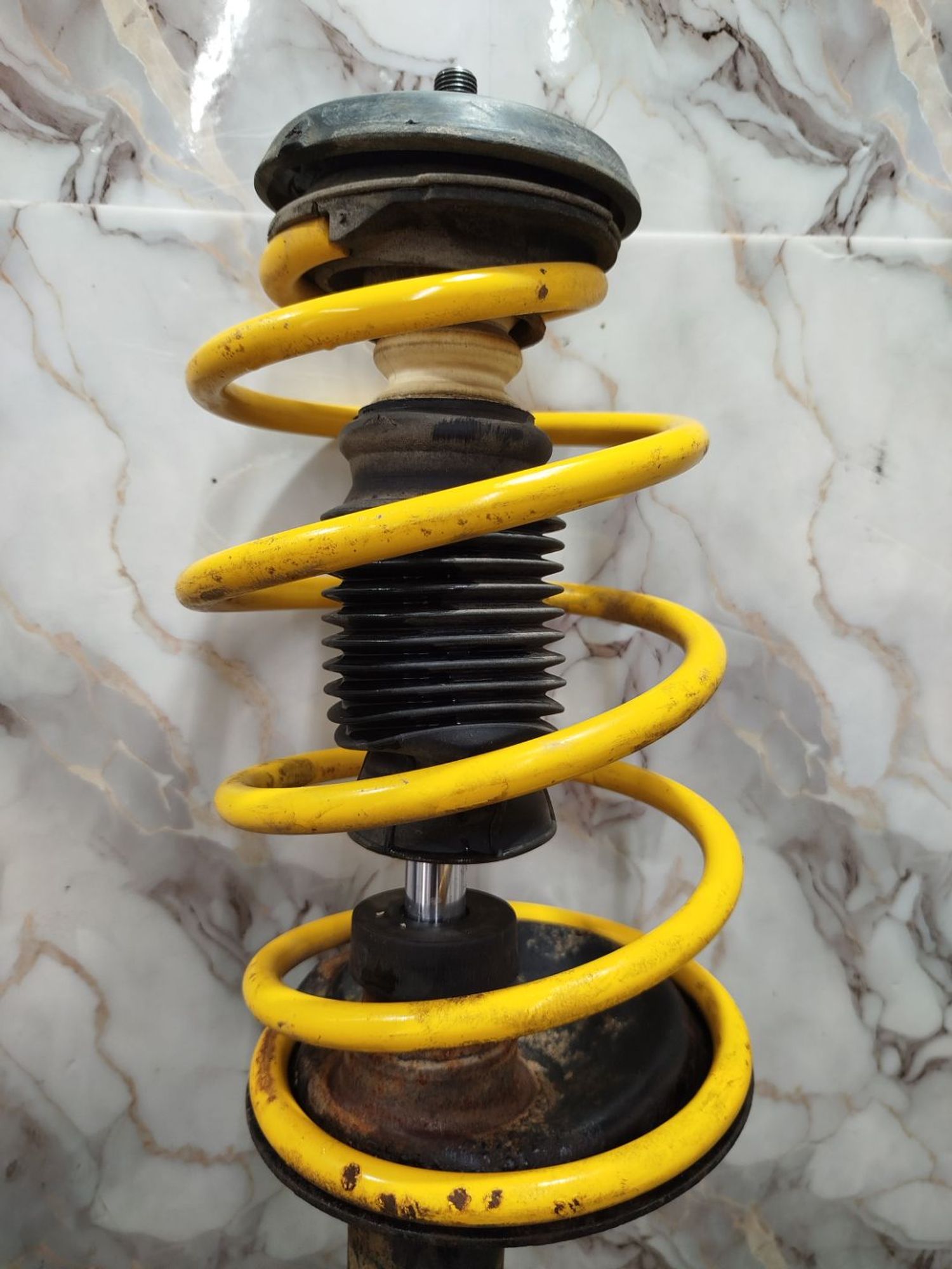 https://ycs.partsauto.market/partsauto-images/thmbs/userImages/2083c2a62fd034e59038f15de4c6b061/part/b9c3a5f9-afe4-4e31-b82e-517561685541_1779014881007.jpg
