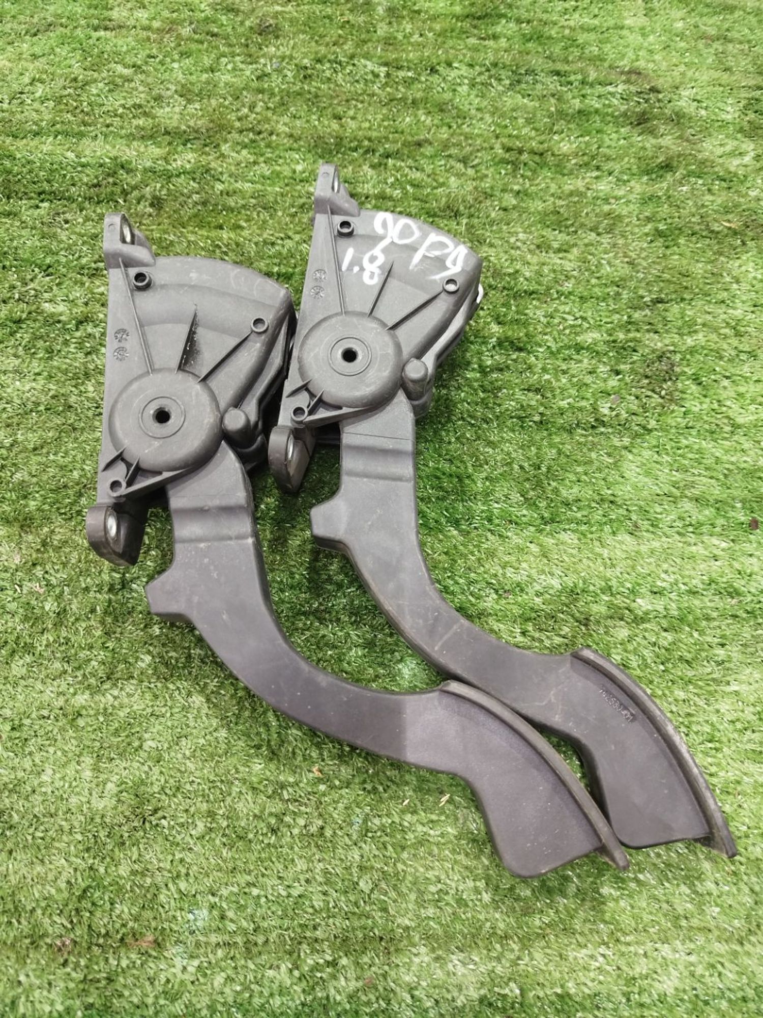 https://ycs.partsauto.market/partsauto-images/thmbs/userImages/2083c2a62fd034e59038f15de4c6b061/part/cea38bc8-76bb-4950-b42e-78371f07989f_1785683107875.jpg