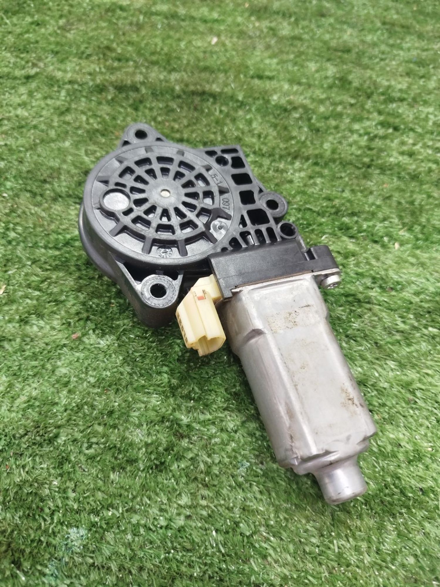 https://ycs.partsauto.market/partsauto-images/thmbs/userImages/2083c2a62fd034e59038f15de4c6b061/part/d3926e30-dffe-4155-93ab-5179a6072d1a_1784809900222.jpg