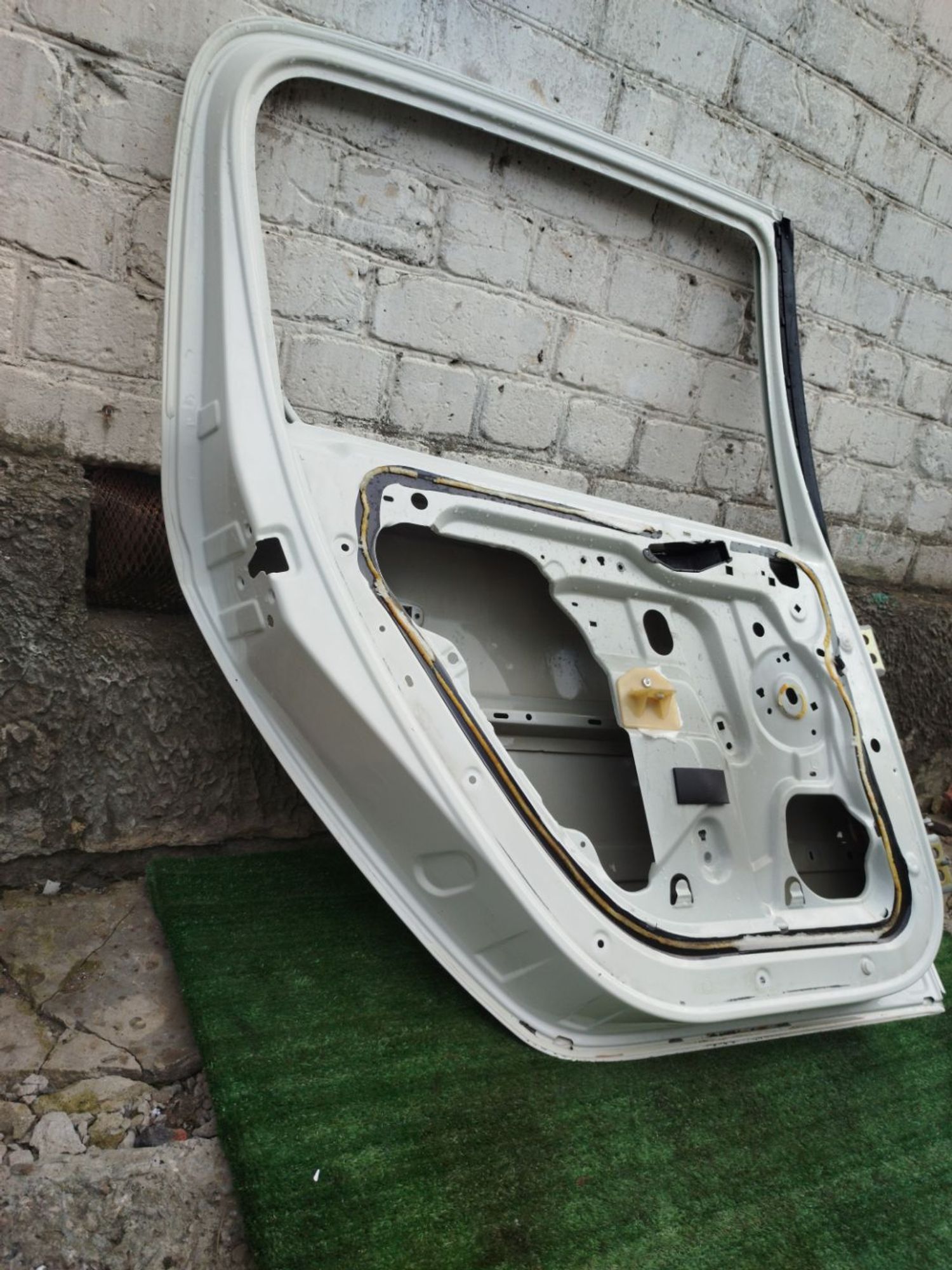 https://ycs.partsauto.market/partsauto-images/thmbs/userImages/2083c2a62fd034e59038f15de4c6b061/part/e6035c19-1081-4ddb-92db-5ec7c06fdeea_1779369802815.jpg