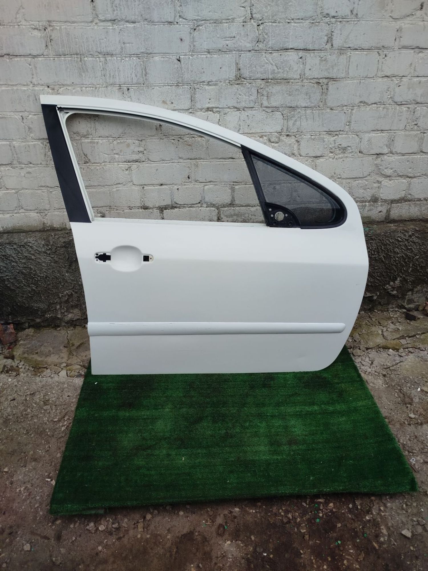 https://ycs.partsauto.market/partsauto-images/thmbs/userImages/2083c2a62fd034e59038f15de4c6b061/part/f348ef33-57a2-459b-a155-1641e64c2799_1779369645361.jpg
