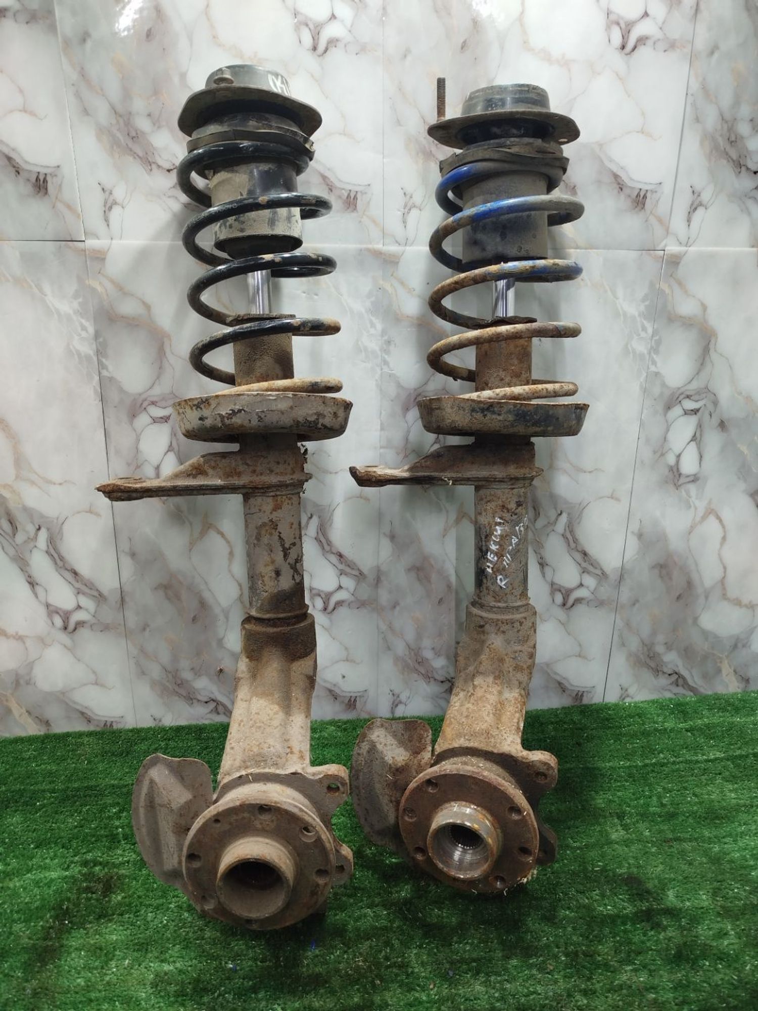 https://ycs.partsauto.market/partsauto-images/thmbs/userImages/2083c2a62fd034e59038f15de4c6b061/part/f5d45779-2779-4c86-9ce0-01567b9c757b_1784480168171.jpg