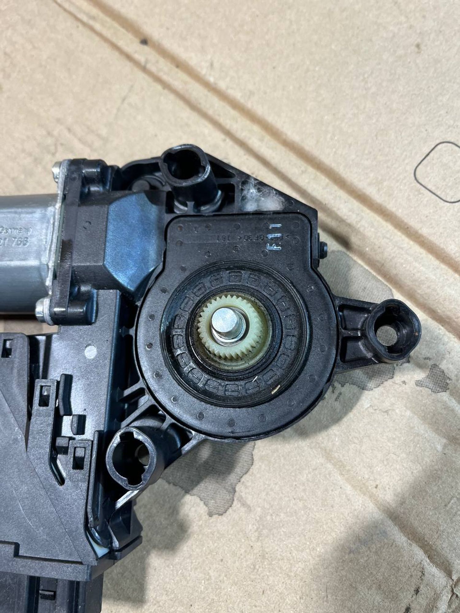 Мотор стеклоподъемника правый задний Audi A4 B7, 1000 рублей, Семиозерка