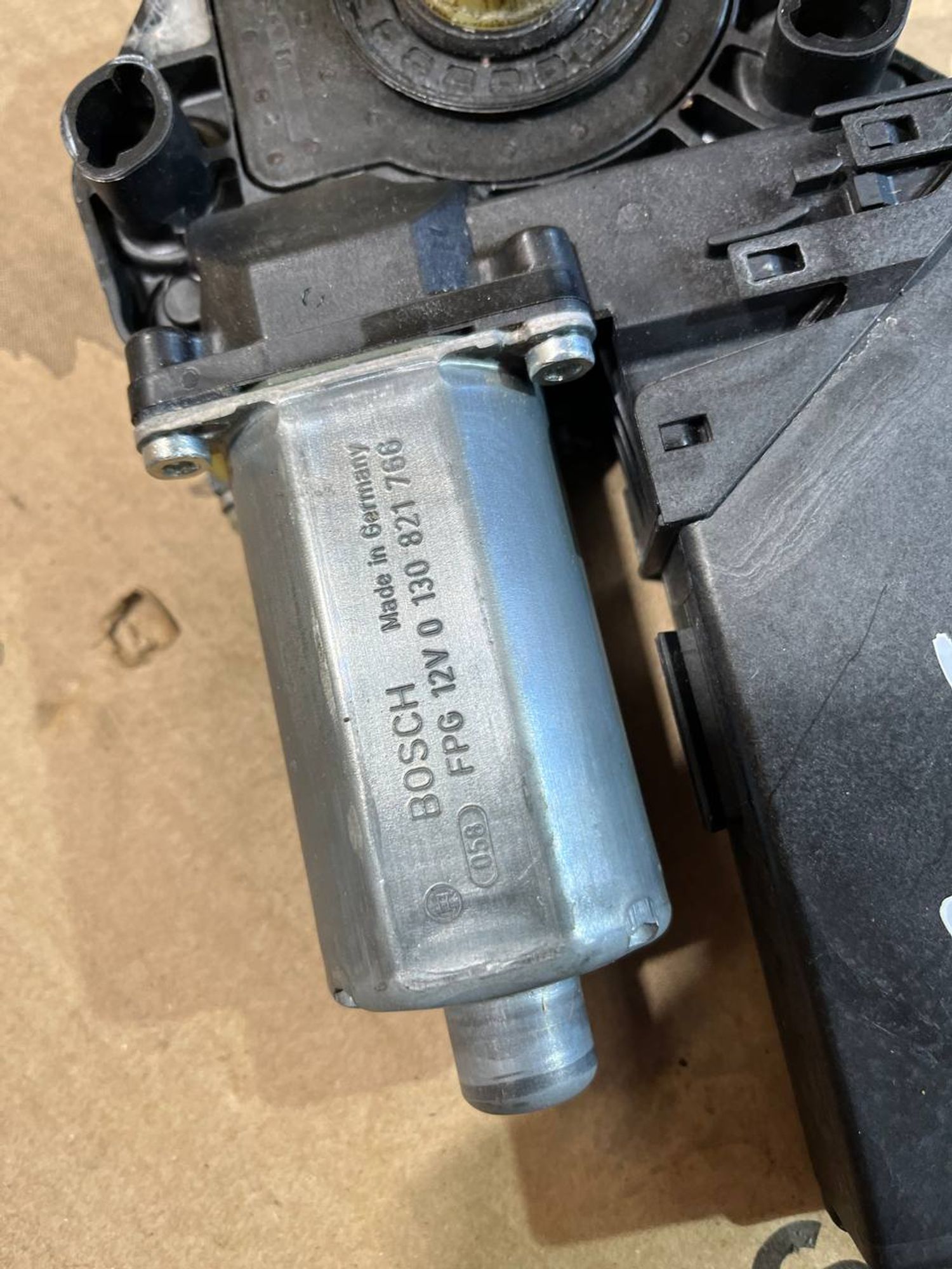 Мотор стеклоподъемника правый задний Audi A4 B7, 1000 рублей, Семиозерка