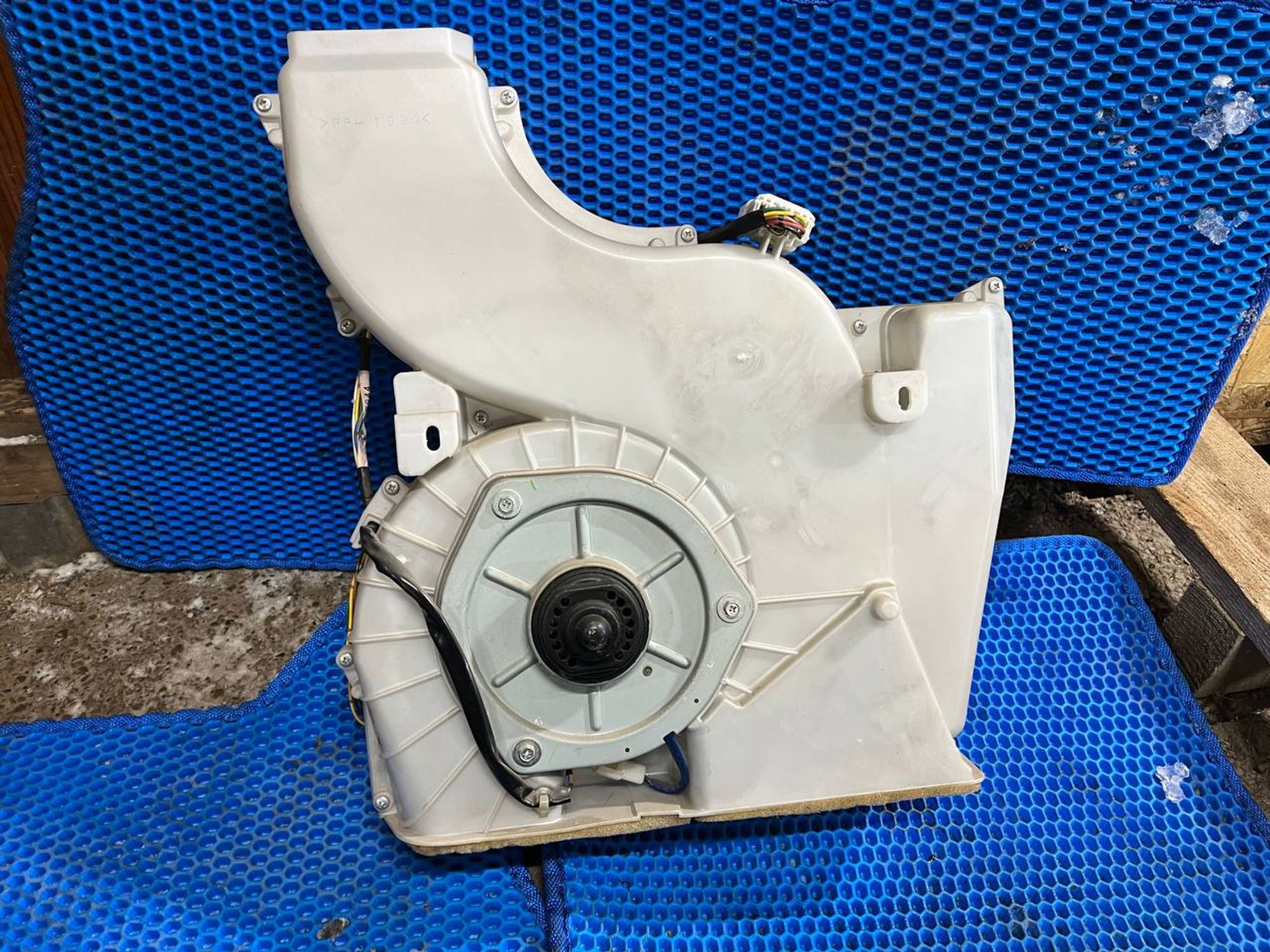 Мотор отопителя Mitsubishi Pajero, III рестайлинг (2002—2006), 3000 рублей, Семиозерка