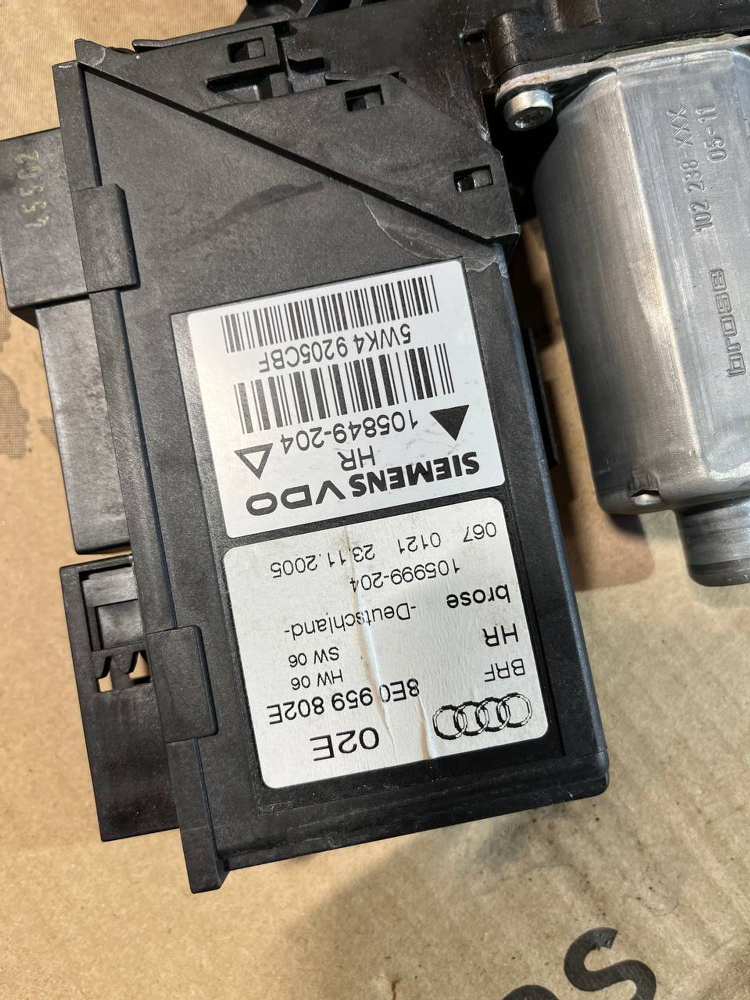 Мотор стеклоподъемника правый задний Audi A4 B7, 1000 рублей, Семиозерка