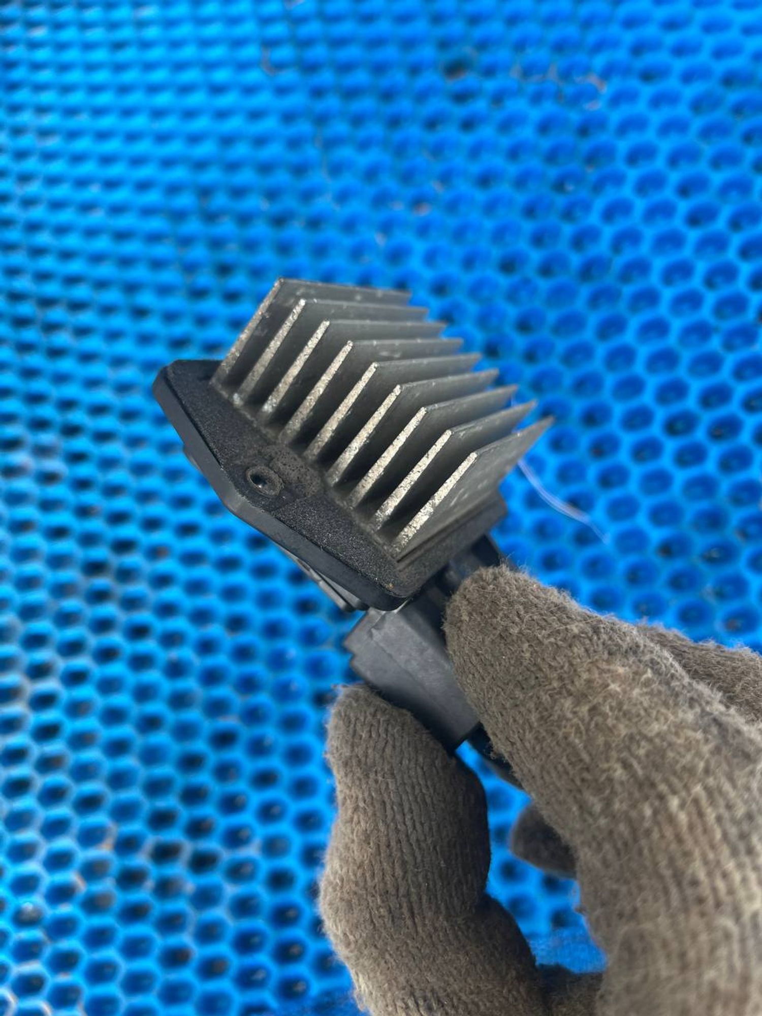 Реостат отопителя Mitsubishi Pajero, III рестайлинг (2002—2006), 1000 рублей, Семиозерка