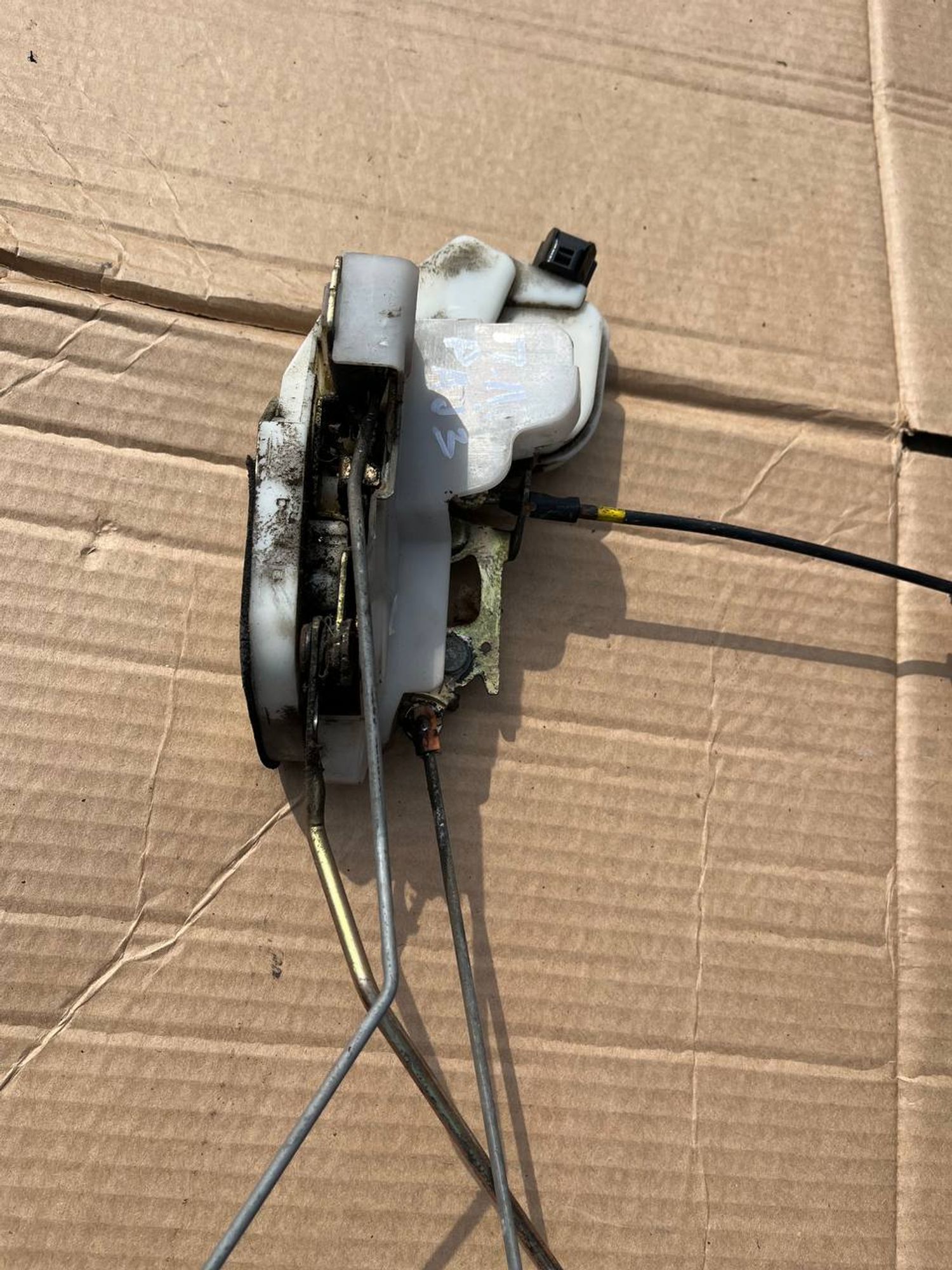 https://ycs.partsauto.market/partsauto-images/thmbs/userImages/268b2560e61c6abd63922b1757f69986/part/2c49809c-fbce-4ed1-8a15-fe19bf15d3de_1777273536513.jpg