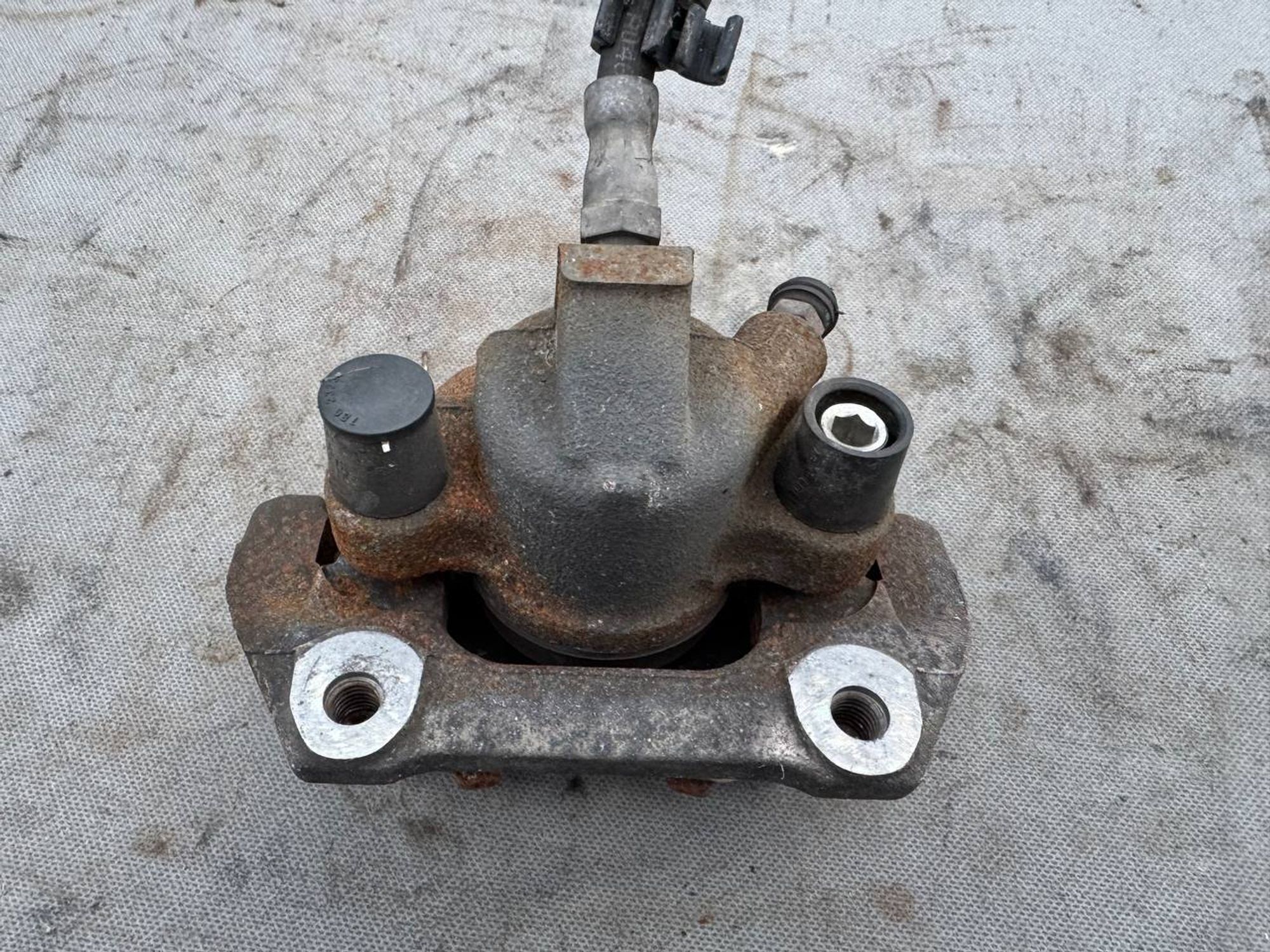 Суппорт тормозной задний правый Volvo S60, I Рестайлинг, 1500 рублей, Семиозерка