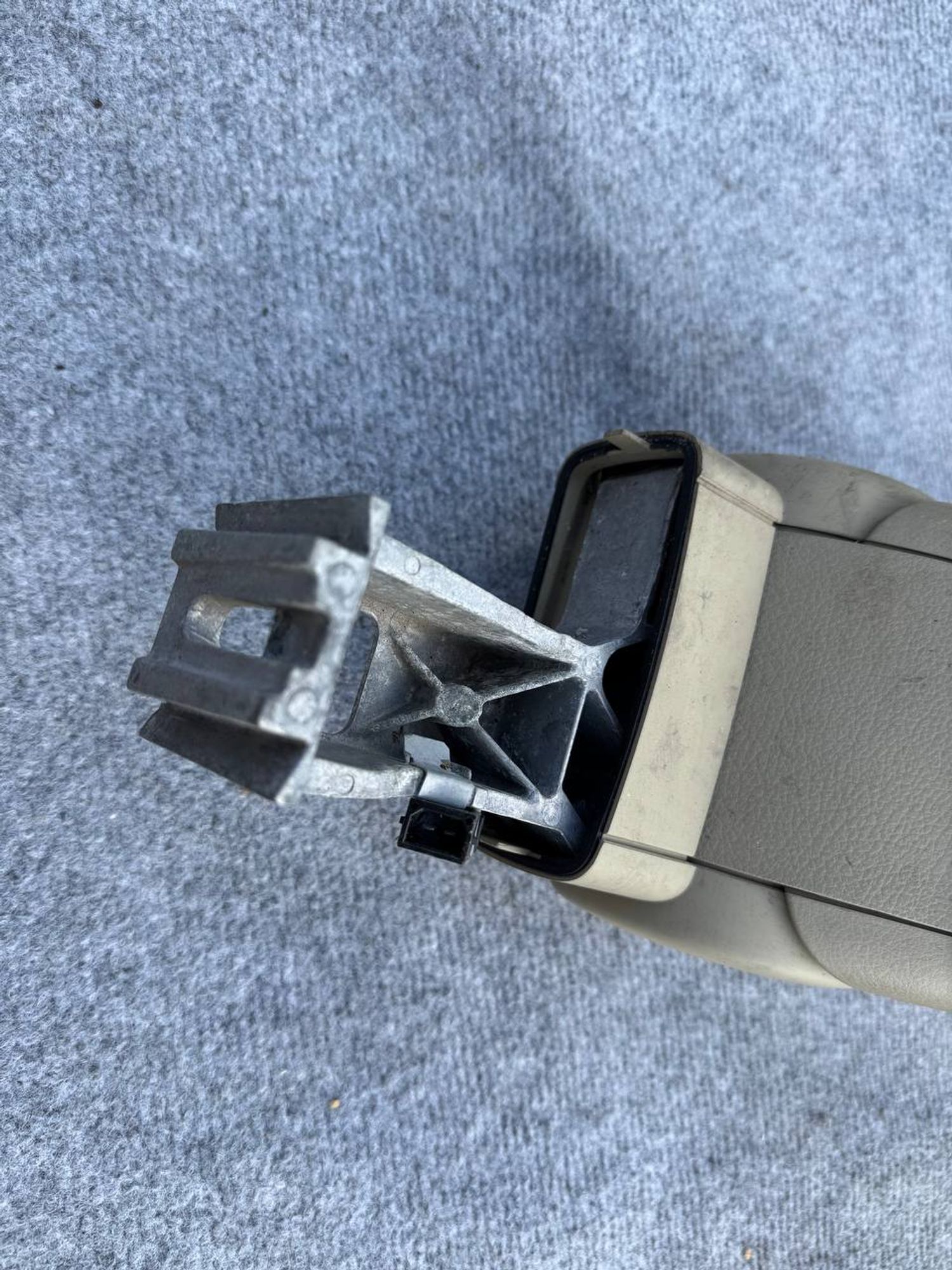 Подлокотник центральный Audi A4 B7, 2200 рублей, Семиозерка