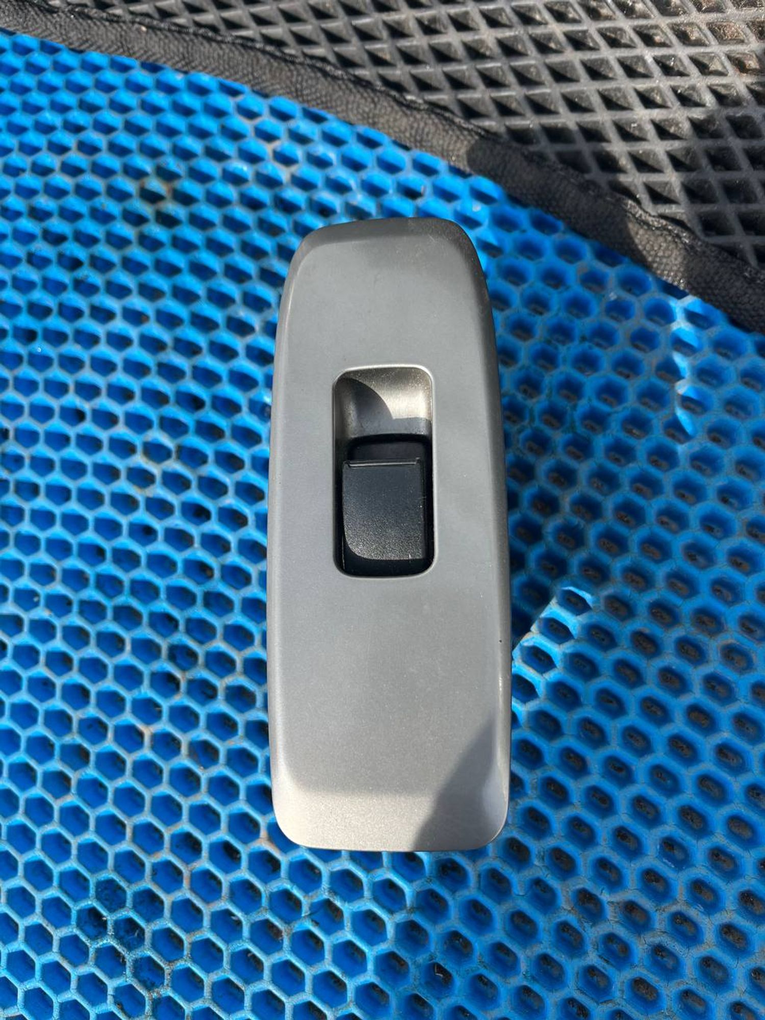 https://ycs.partsauto.market/partsauto-images/thmbs/userImages/268b2560e61c6abd63922b1757f69986/part/34163933-3629-4f61-829c-0b0df96583b1_1779859242073.jpg