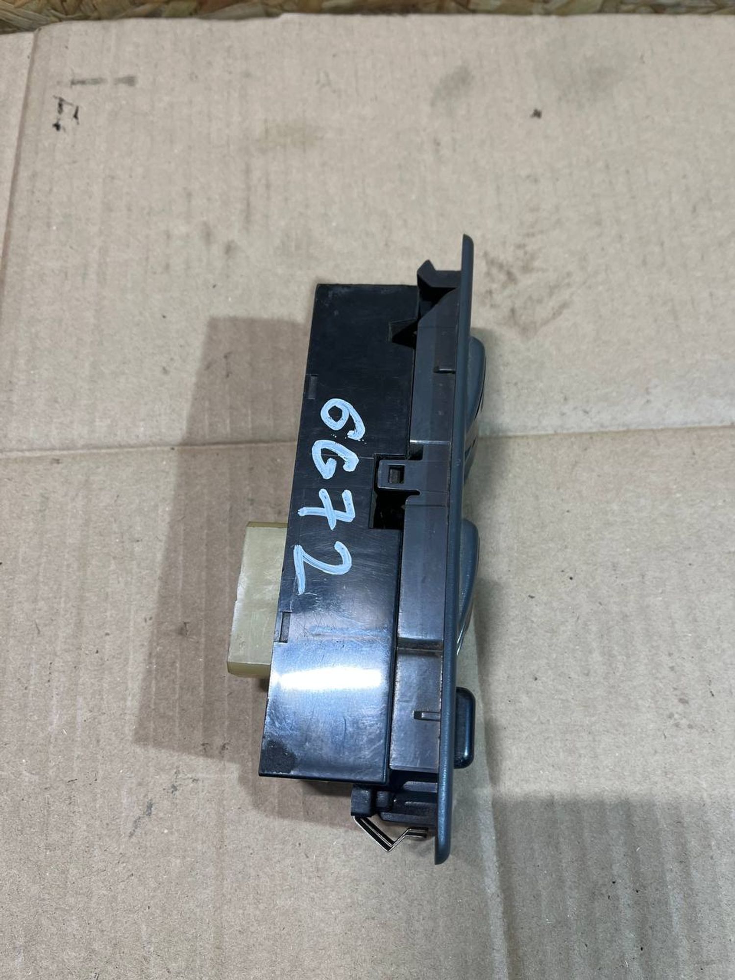 Блок управления стеклоподъемником передний левый Mitsubishi Pajero, II (1991—1997), 2400 рублей, Семиозерка