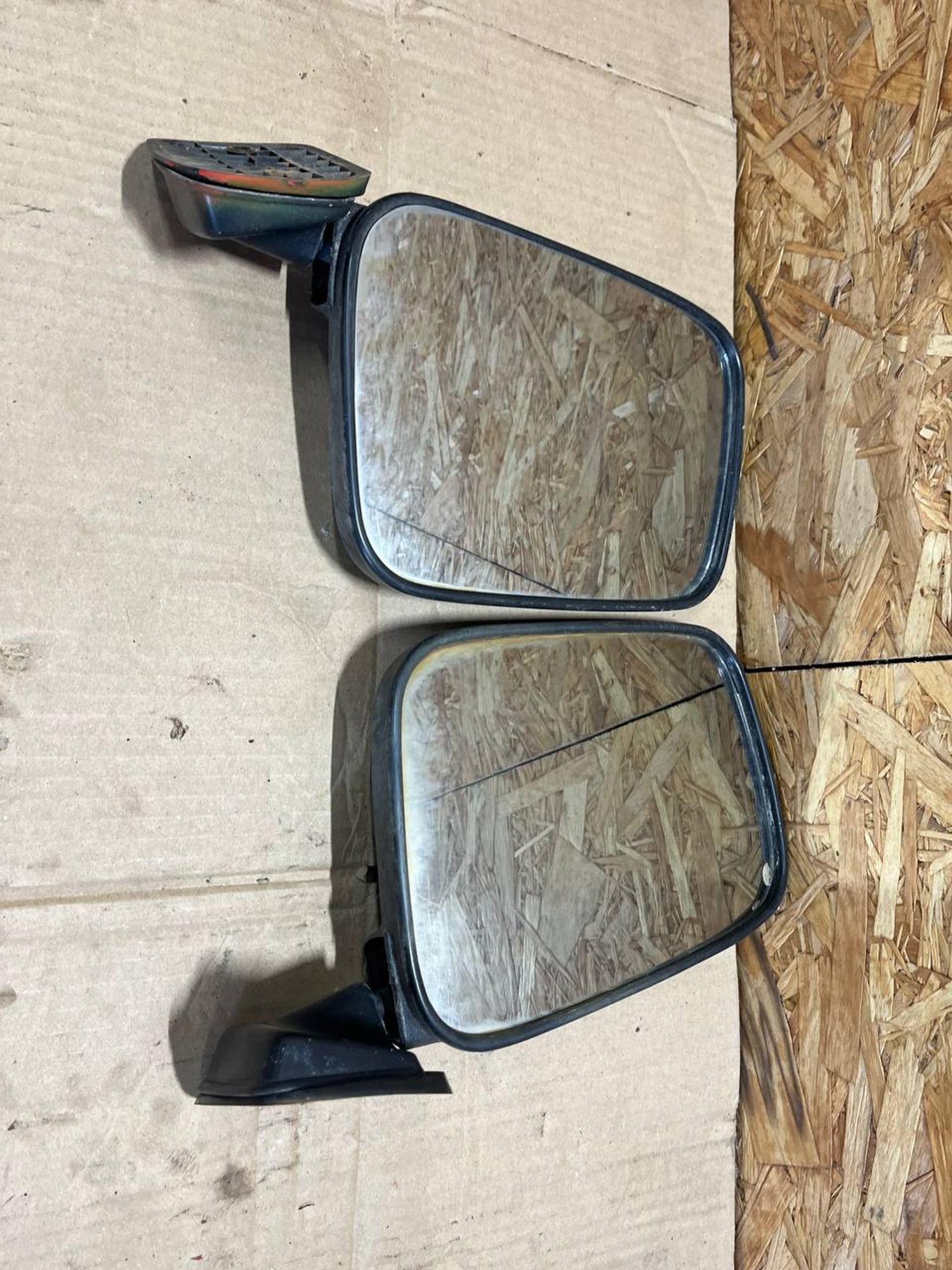 https://ycs.partsauto.market/partsauto-images/thmbs/userImages/268b2560e61c6abd63922b1757f69986/part/3f864788-1f52-466b-b8a7-f7e8d3960e11_1777904518934.jpg