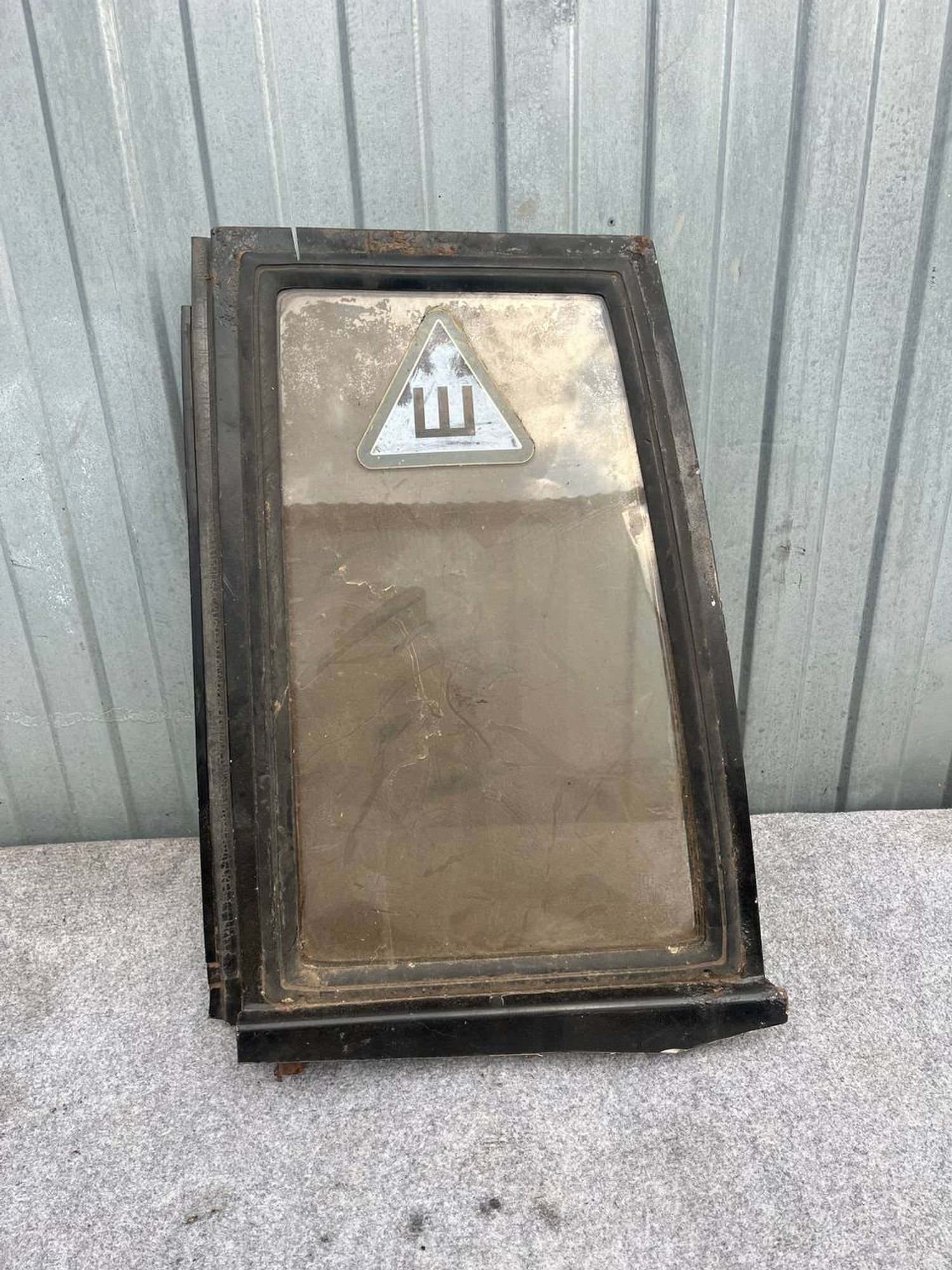 Стекло заднее Isuzu Trooper, I, 3000 рублей, Семиозерка