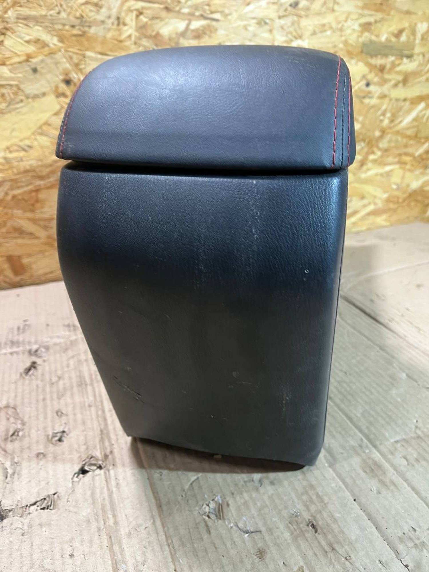 Подлокотник центральный Mazda 3, III (BM) Рестайлинг, 5000 рублей, Семиозерка