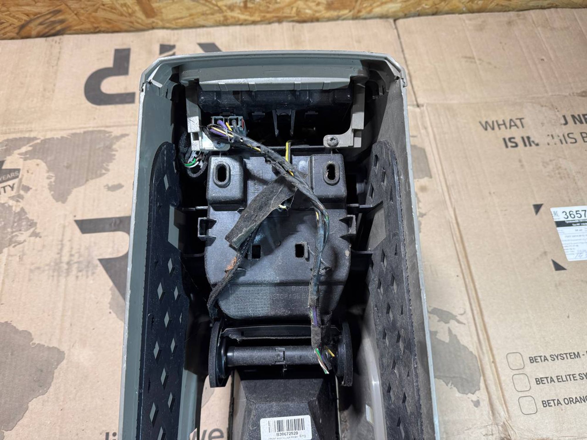 https://ycs.partsauto.market/partsauto-images/thmbs/userImages/268b2560e61c6abd63922b1757f69986/part/4a726a23-5fc3-42eb-b369-292498966769_1776960201824.jpg